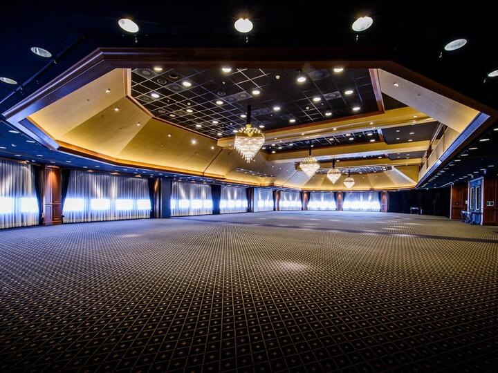 Royal Lounge at Grand Hotel Huis ter Duin, elegant venue for conferences and banquets.