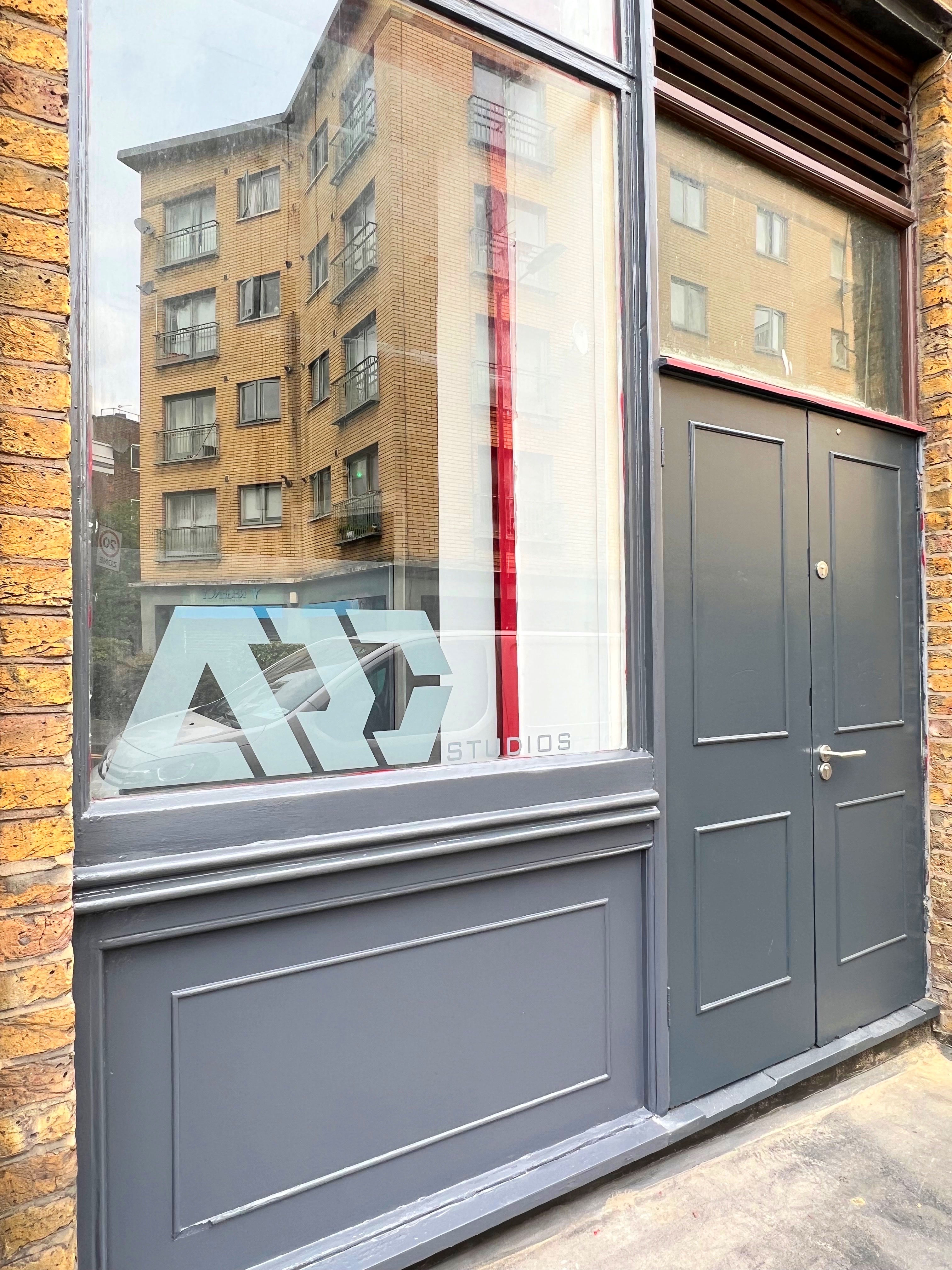 Studio 2 - tgjldrg1lof.JPG