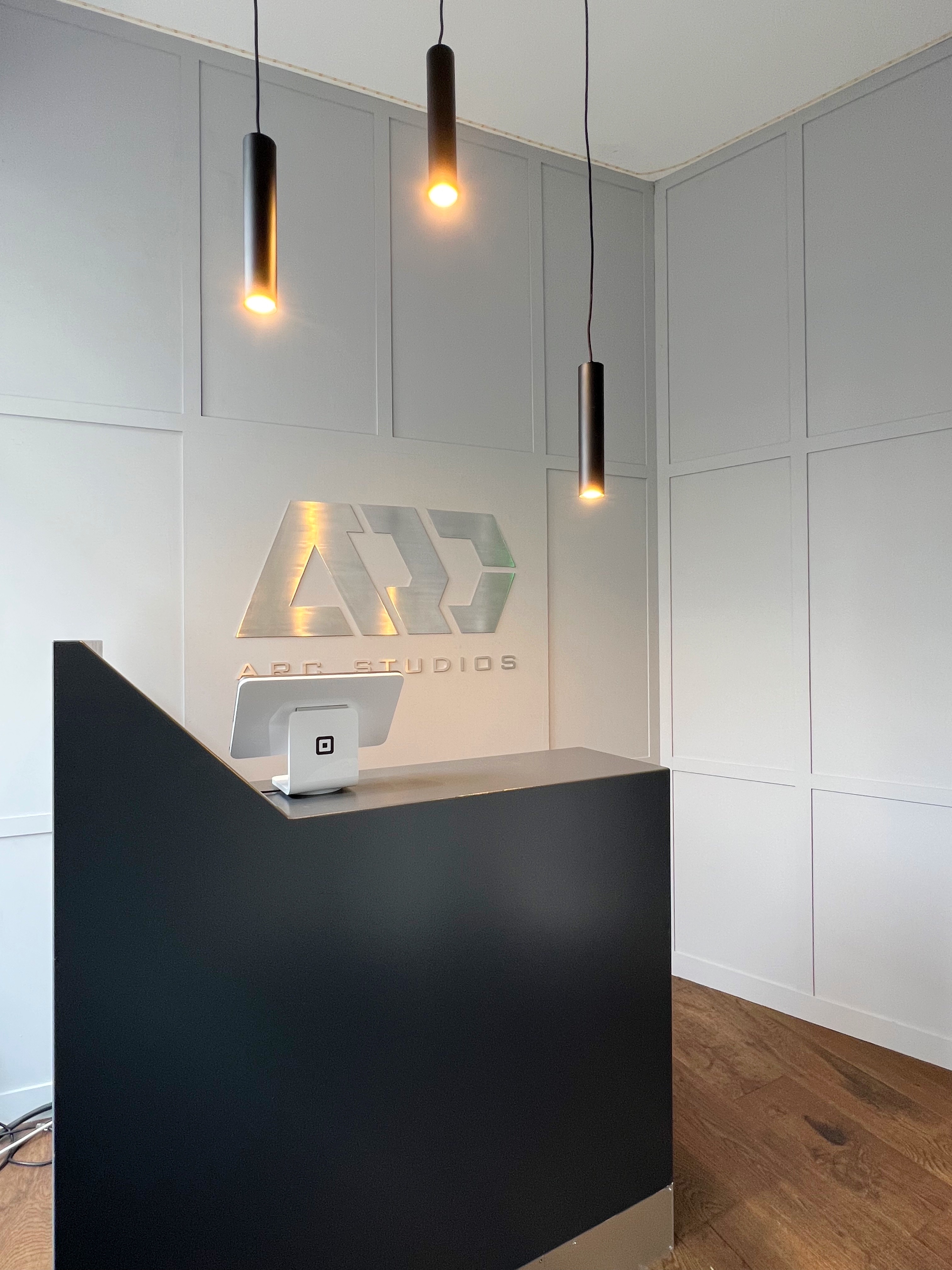 Studio 2 - jwjnohjnffl.JPG