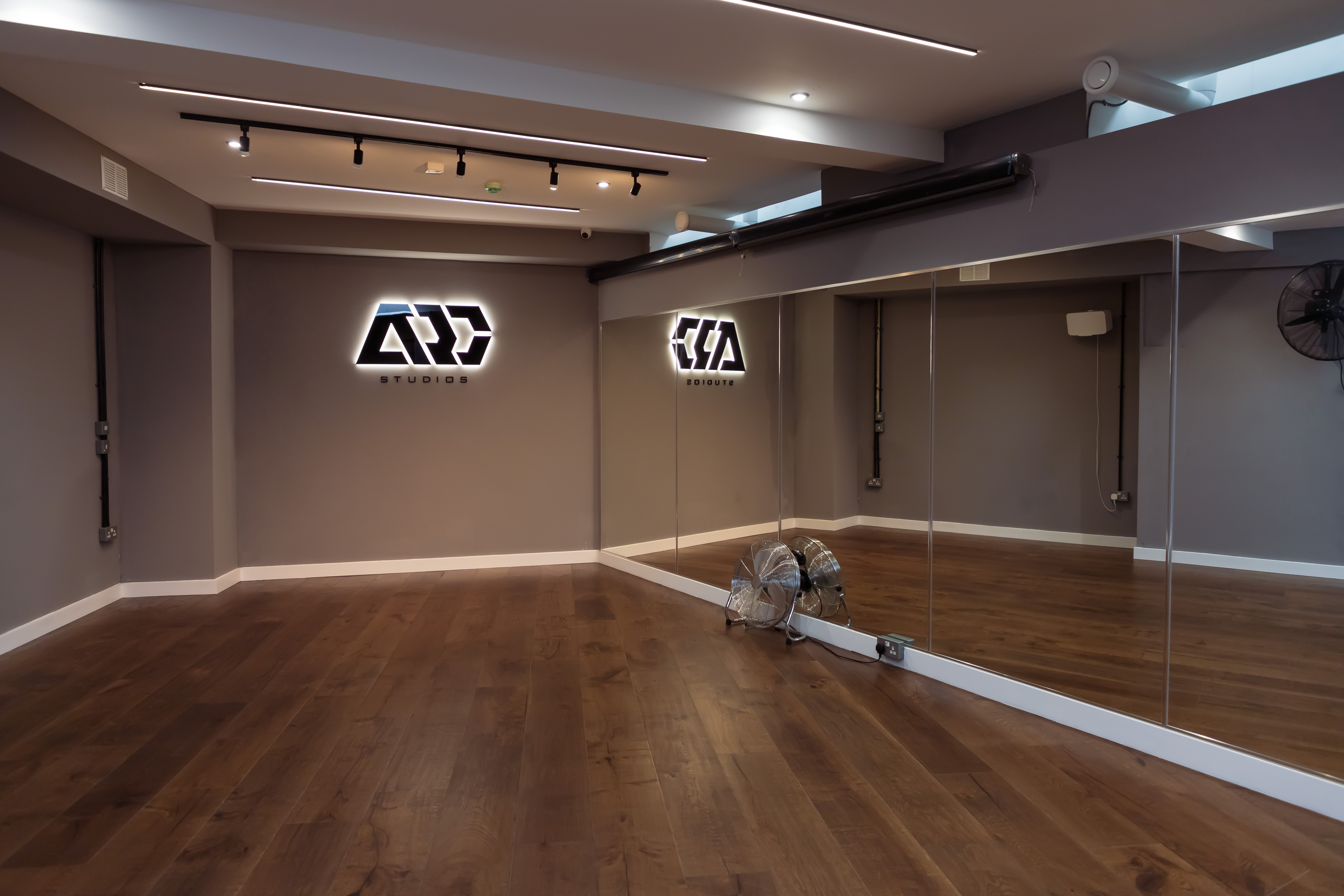 Studio 2 - mqc24nayzqp.jpg
