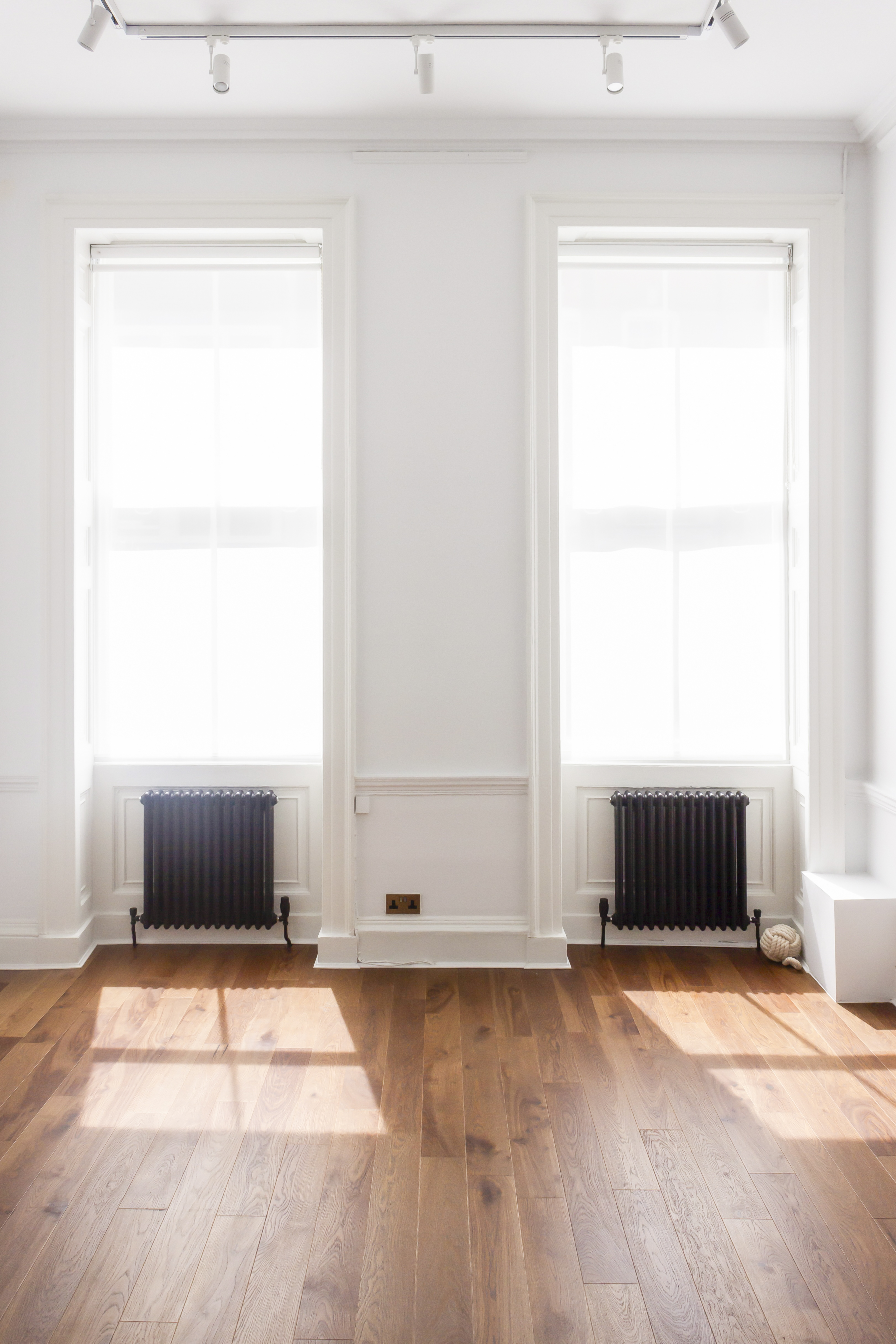 Bright minimalist Otto Room at 34 Bloomsbury, ideal for workshops and gatherings.