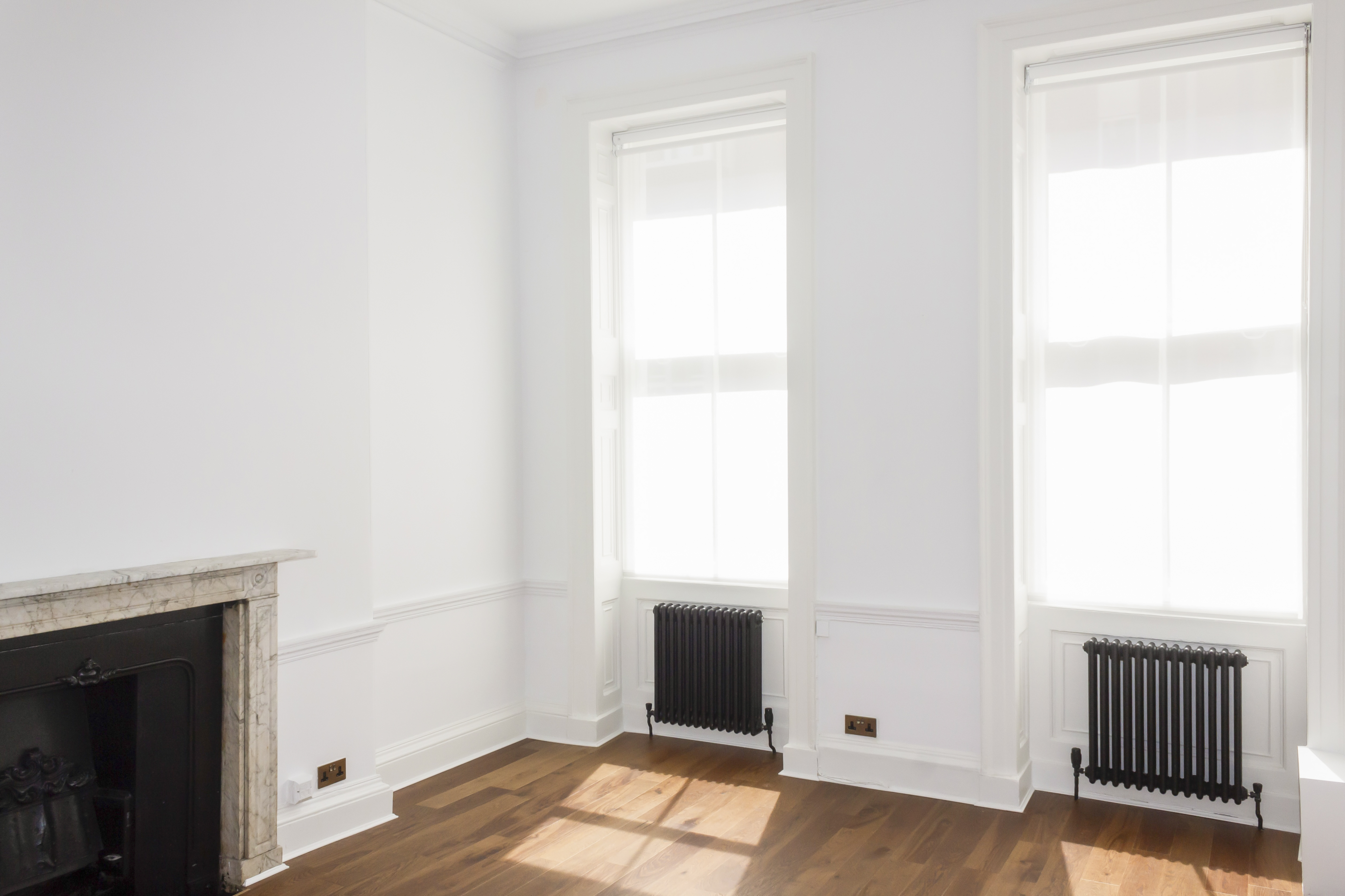 Bright Otto Room in Bloomsbury with fireplace, ideal for corporate meetings or workshops.