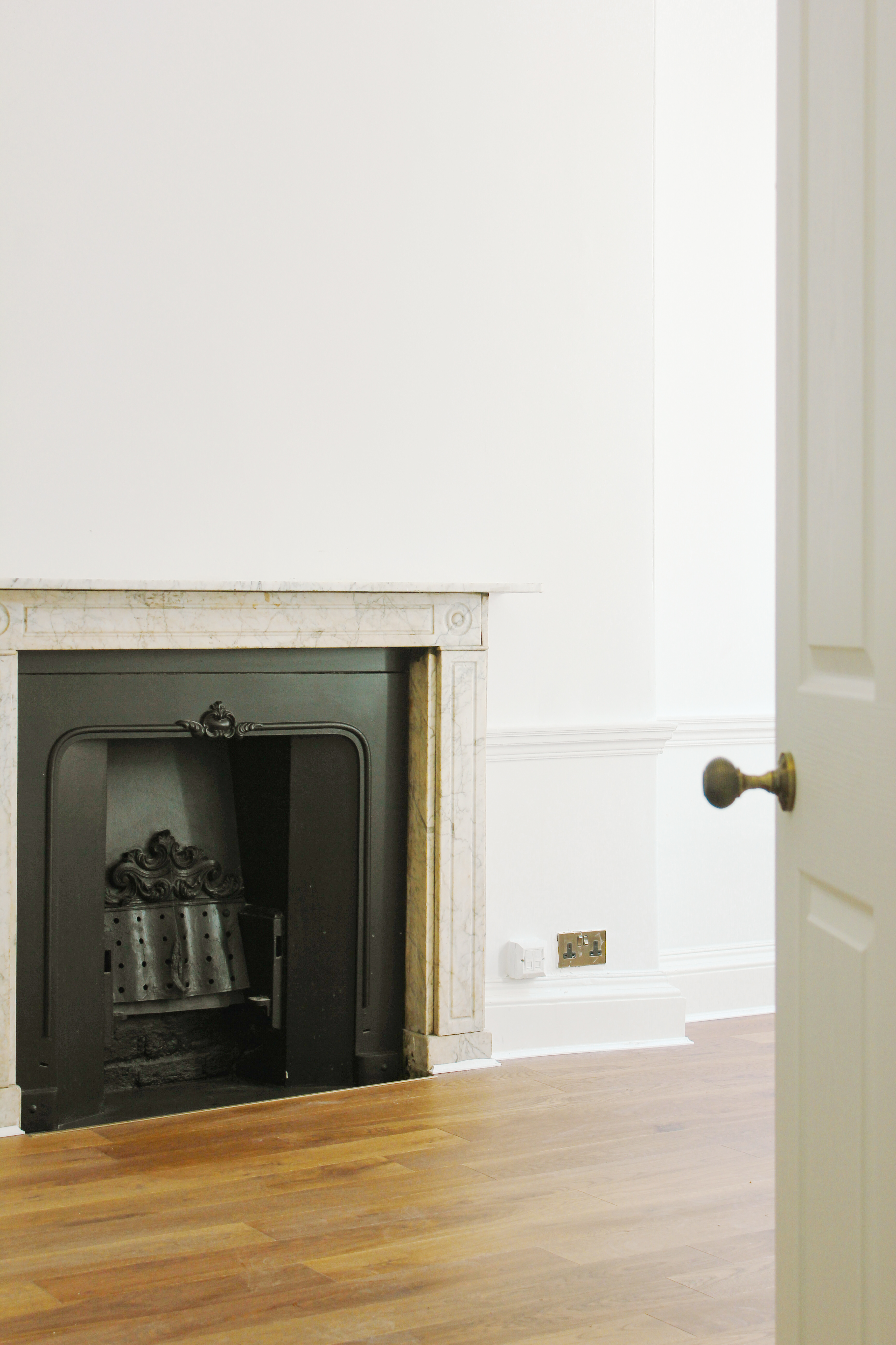 Elegant meeting room with classic fireplace for intimate gatherings and brainstorming sessions.