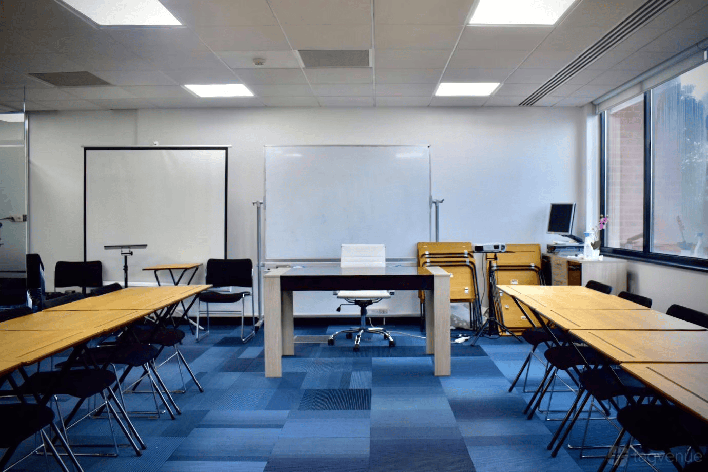 Class room/ Conference Room - oquoqff3ae3.png