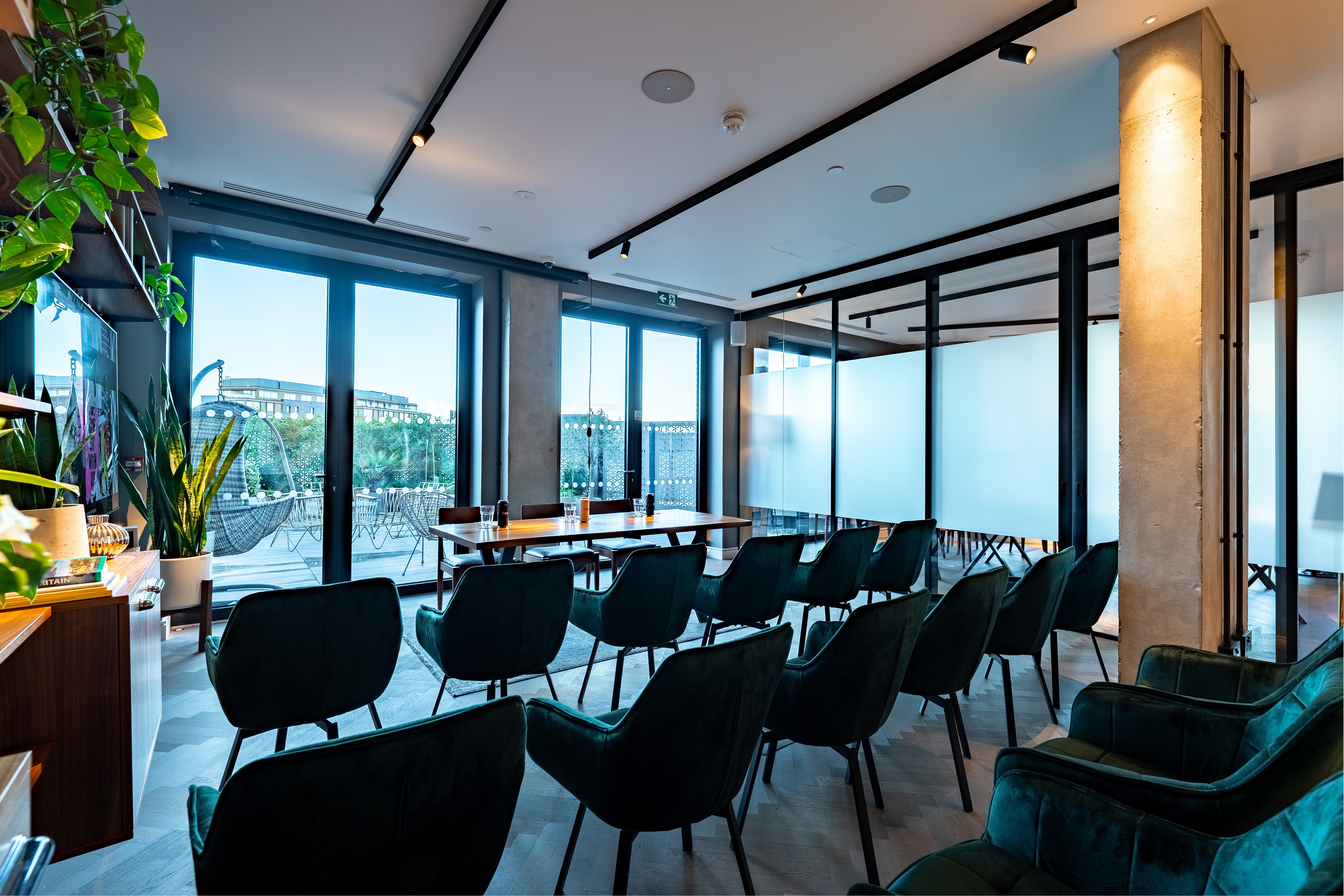 East Side Suite - 01bxyklu1m1.jpg