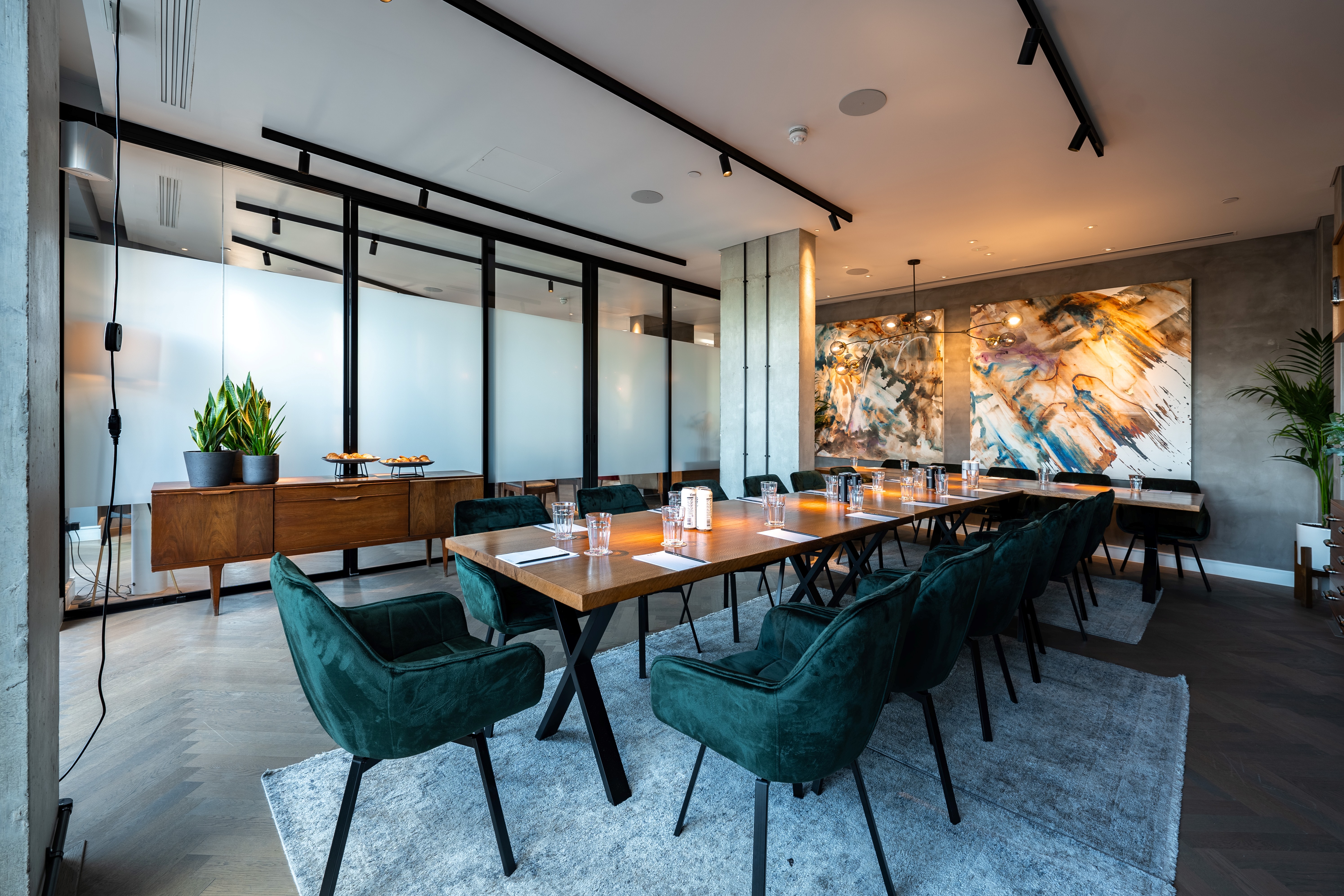 East Side Suite - ndpr0oqaqgo.jpg