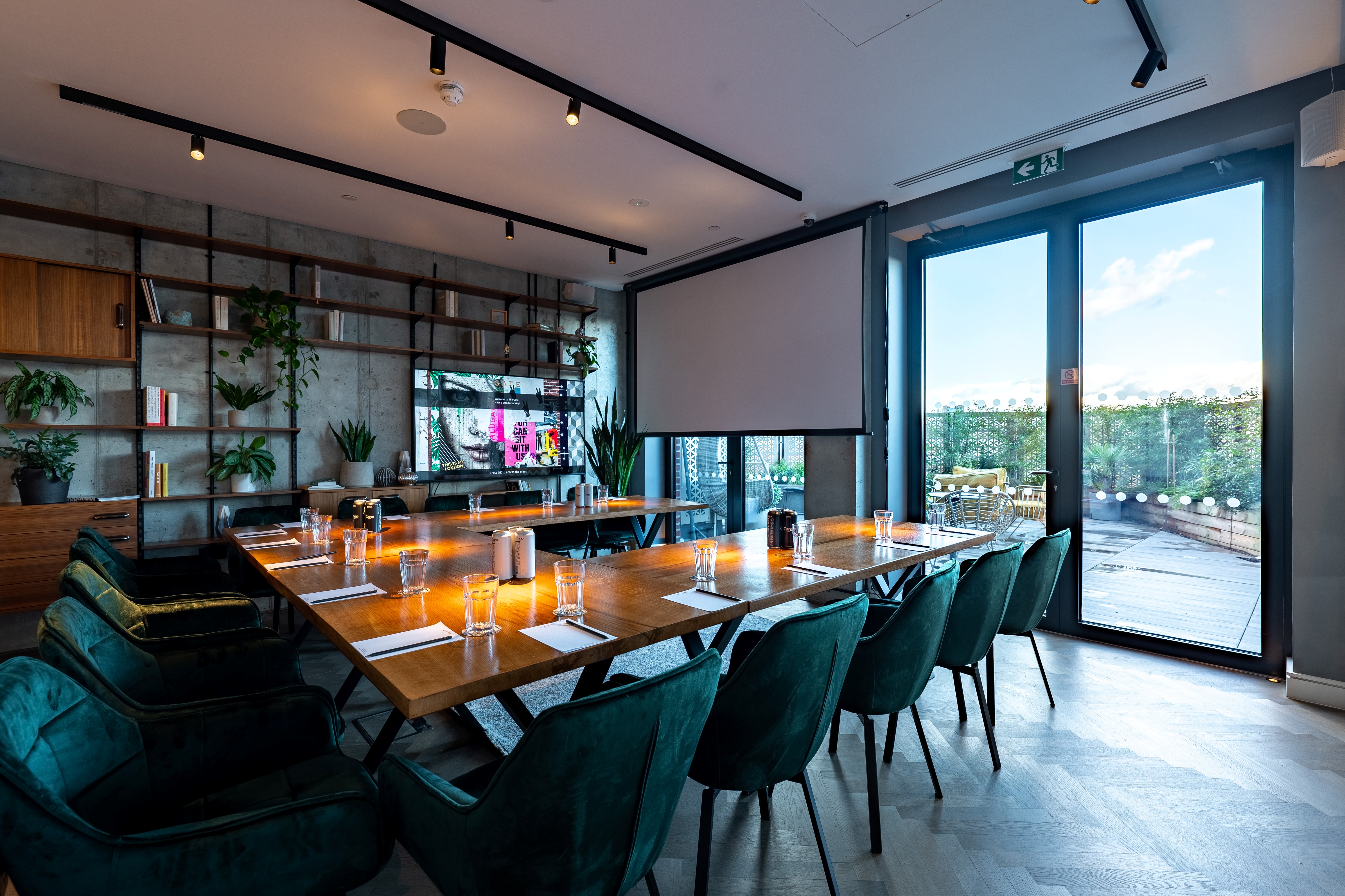 East Side Suite - vmt1weaj0bk.jpg