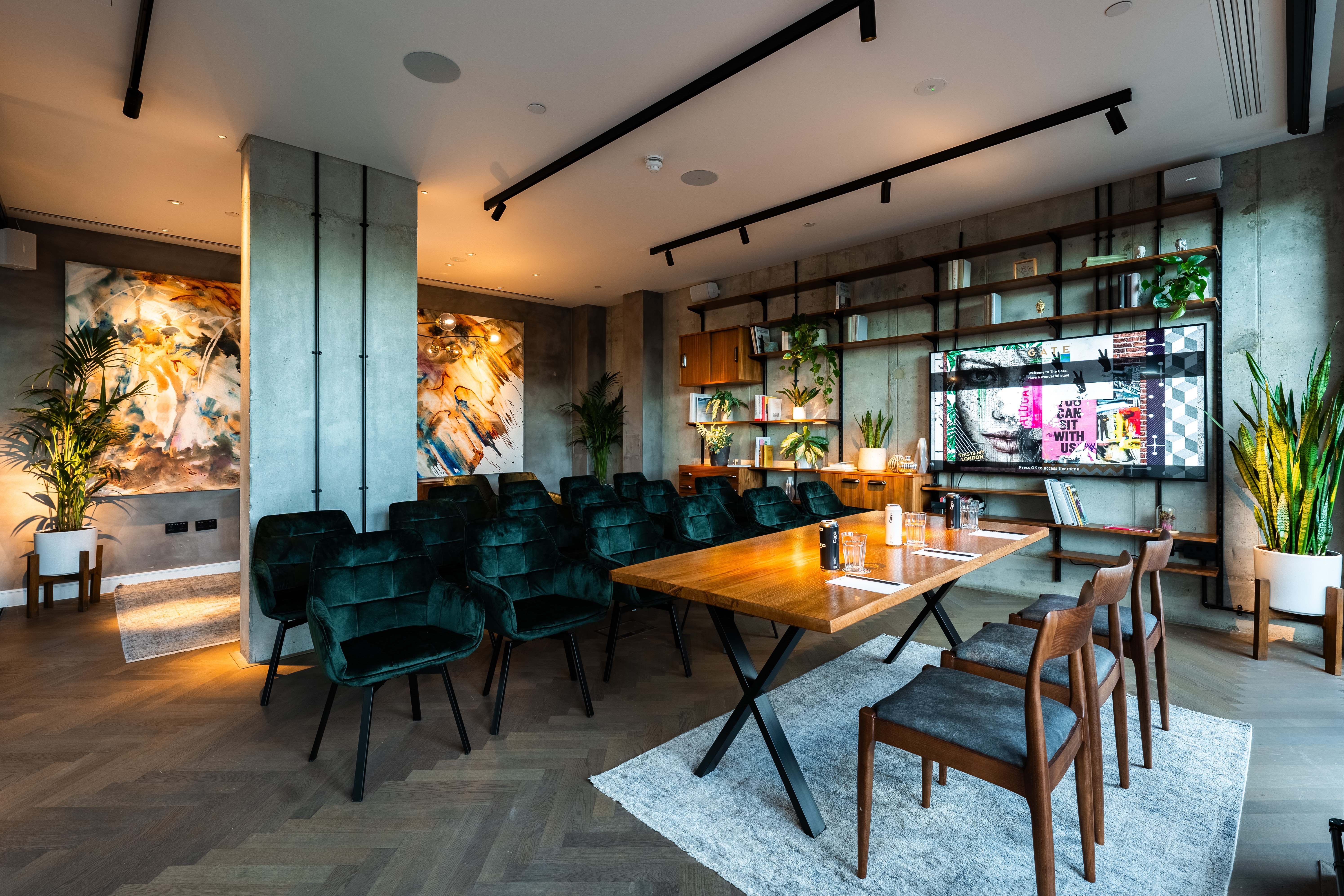 East Side Suite - y44t10aiehy.jpg