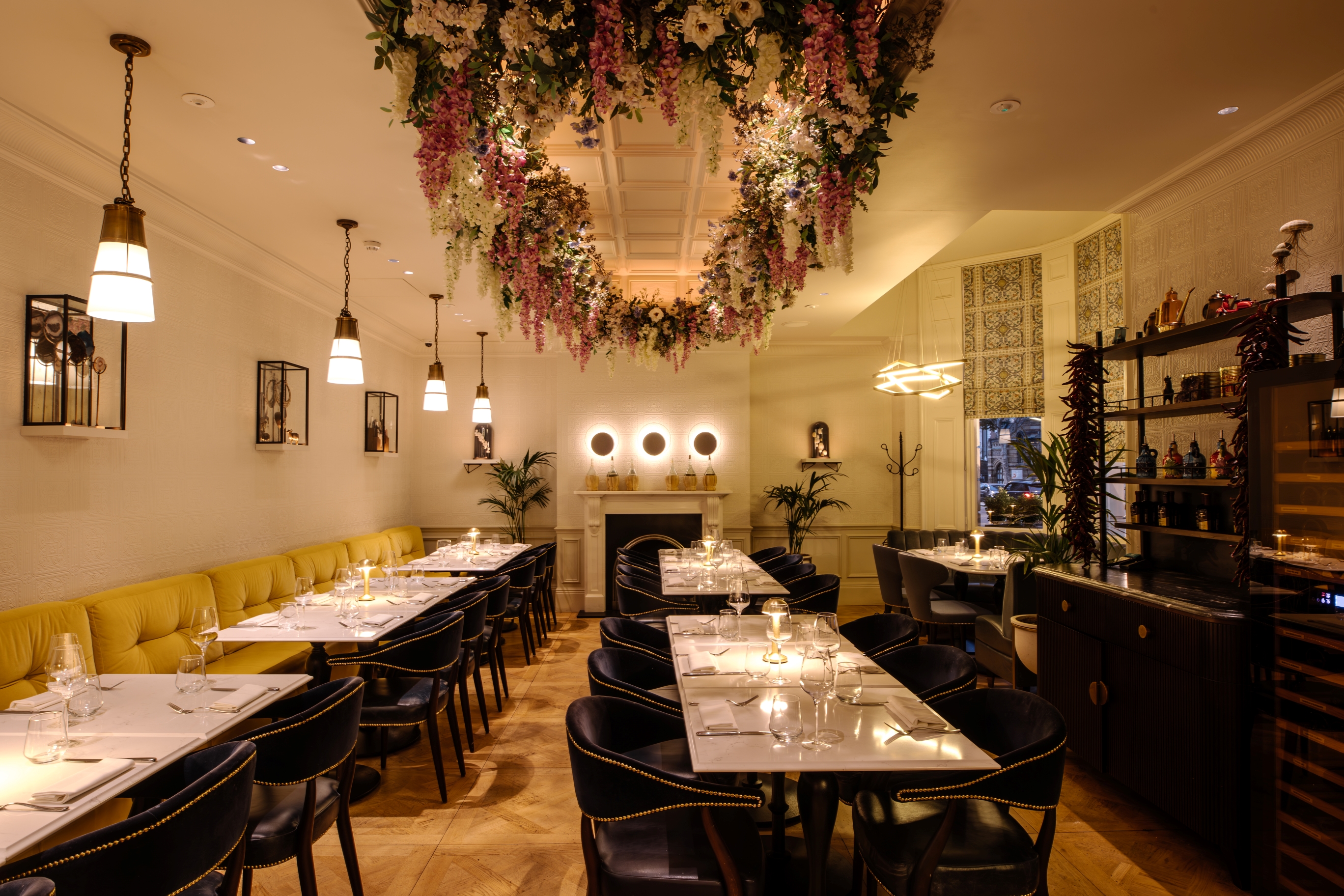 Elegant restaurant at 100 Queen's Gate Hotel, ideal for intimate events and gatherings.