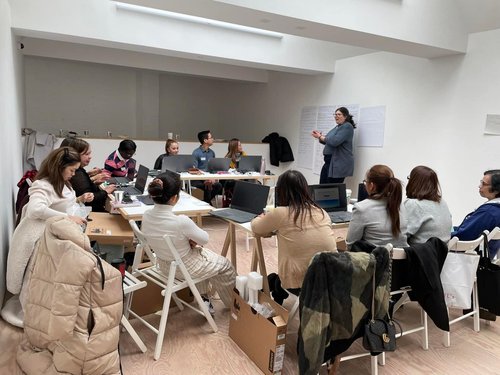 Collaborative meeting in bright gallery space, promoting teamwork and productivity.