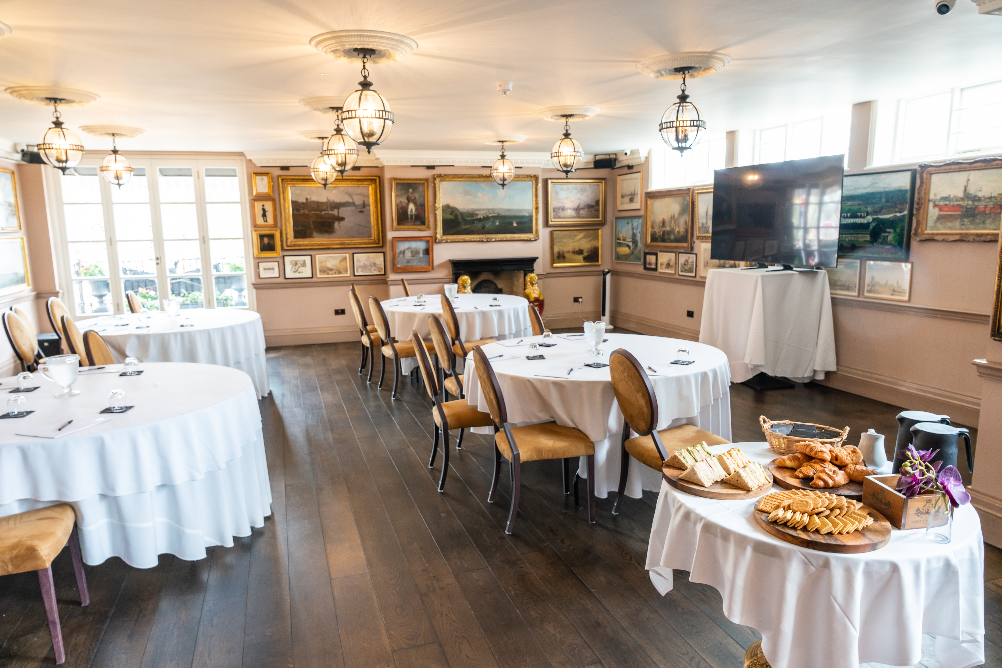 Elegant meeting space in The Hardy Suite, ideal for corporate events and gatherings.