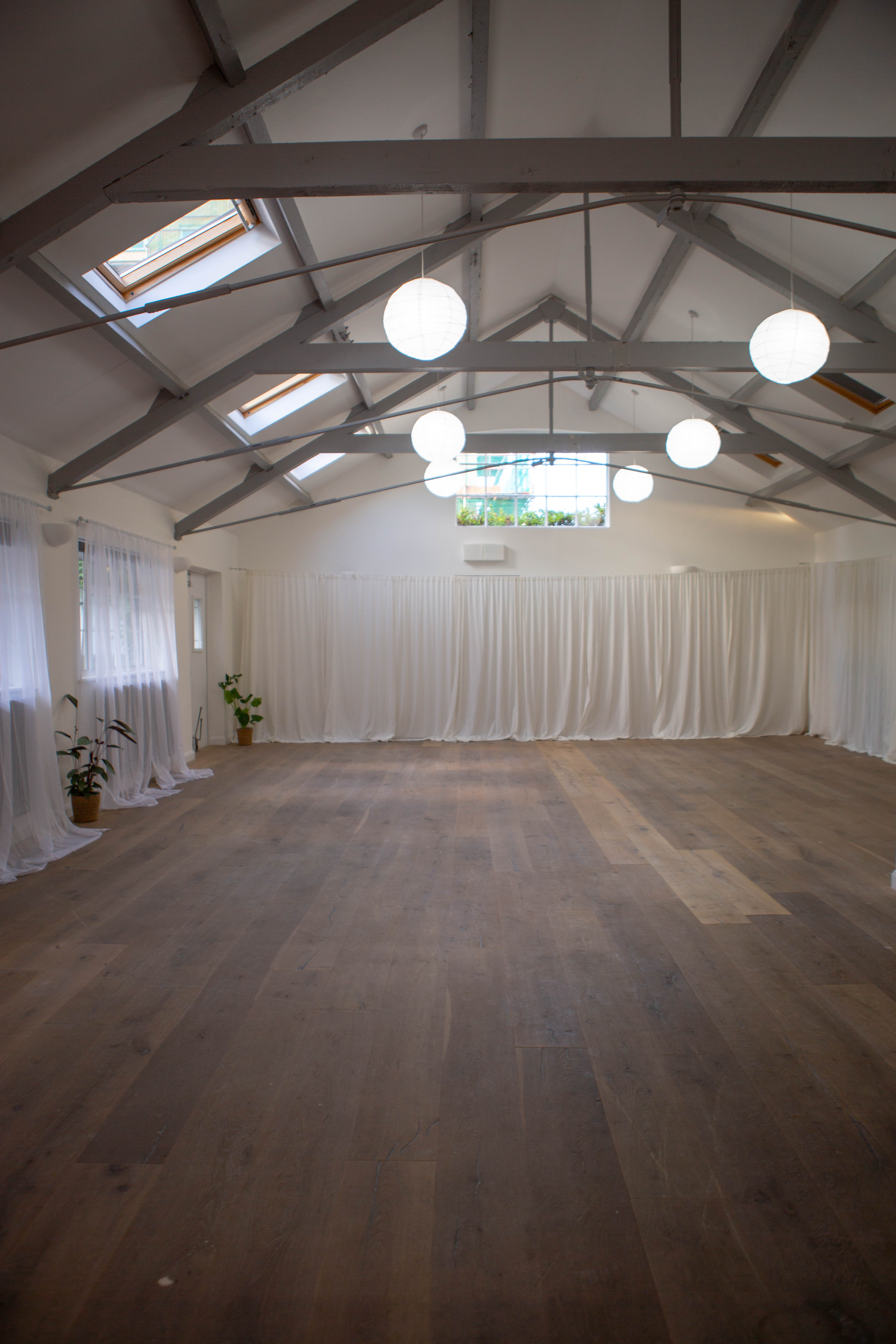 Versatile event space in London with natural light, ideal for workshops and meetings.