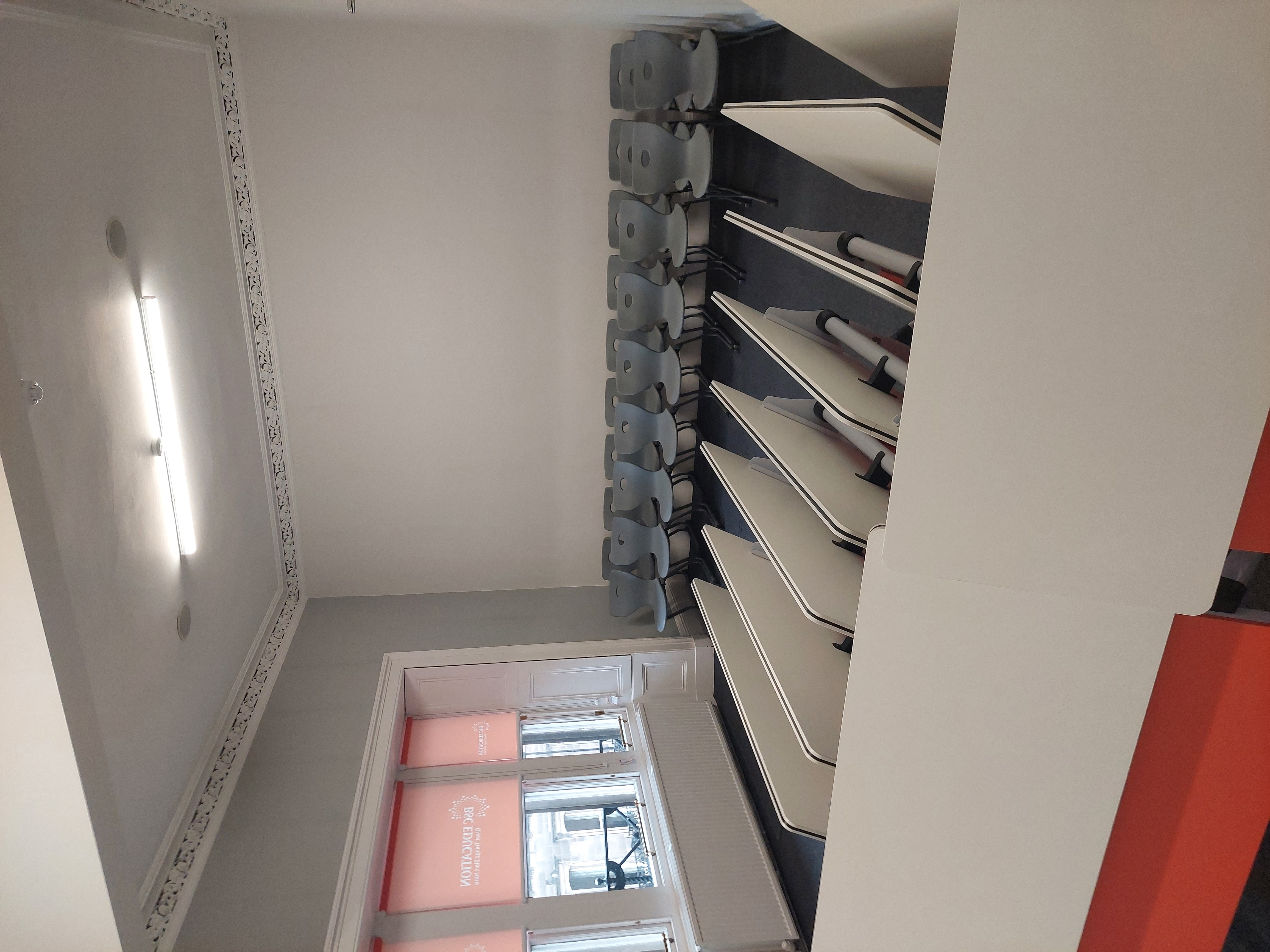 Minimalist meeting room in West End Rooms, Edinburgh for workshops and seminars.