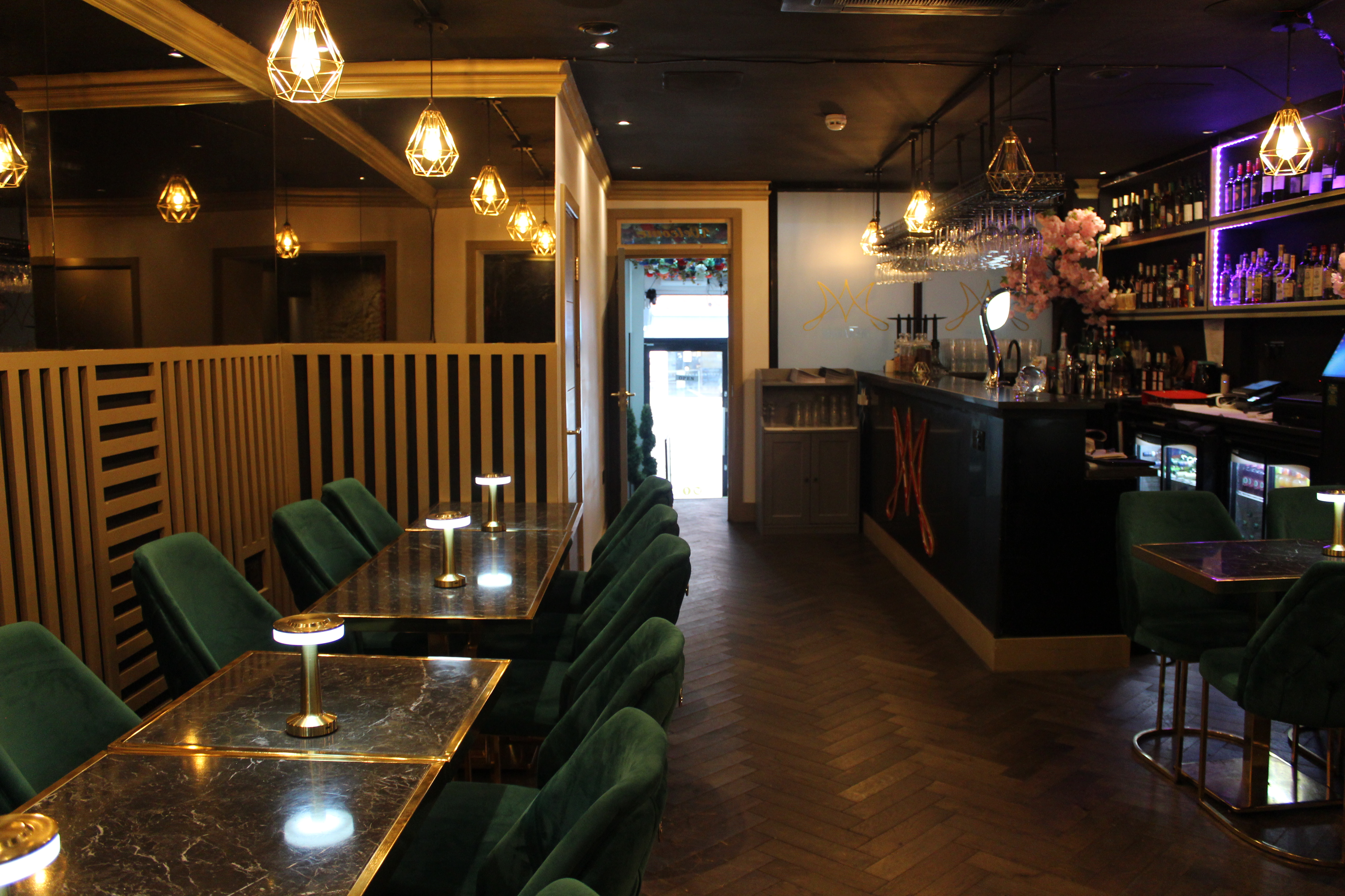 Lounge - utqsdn2gcg1.JPG