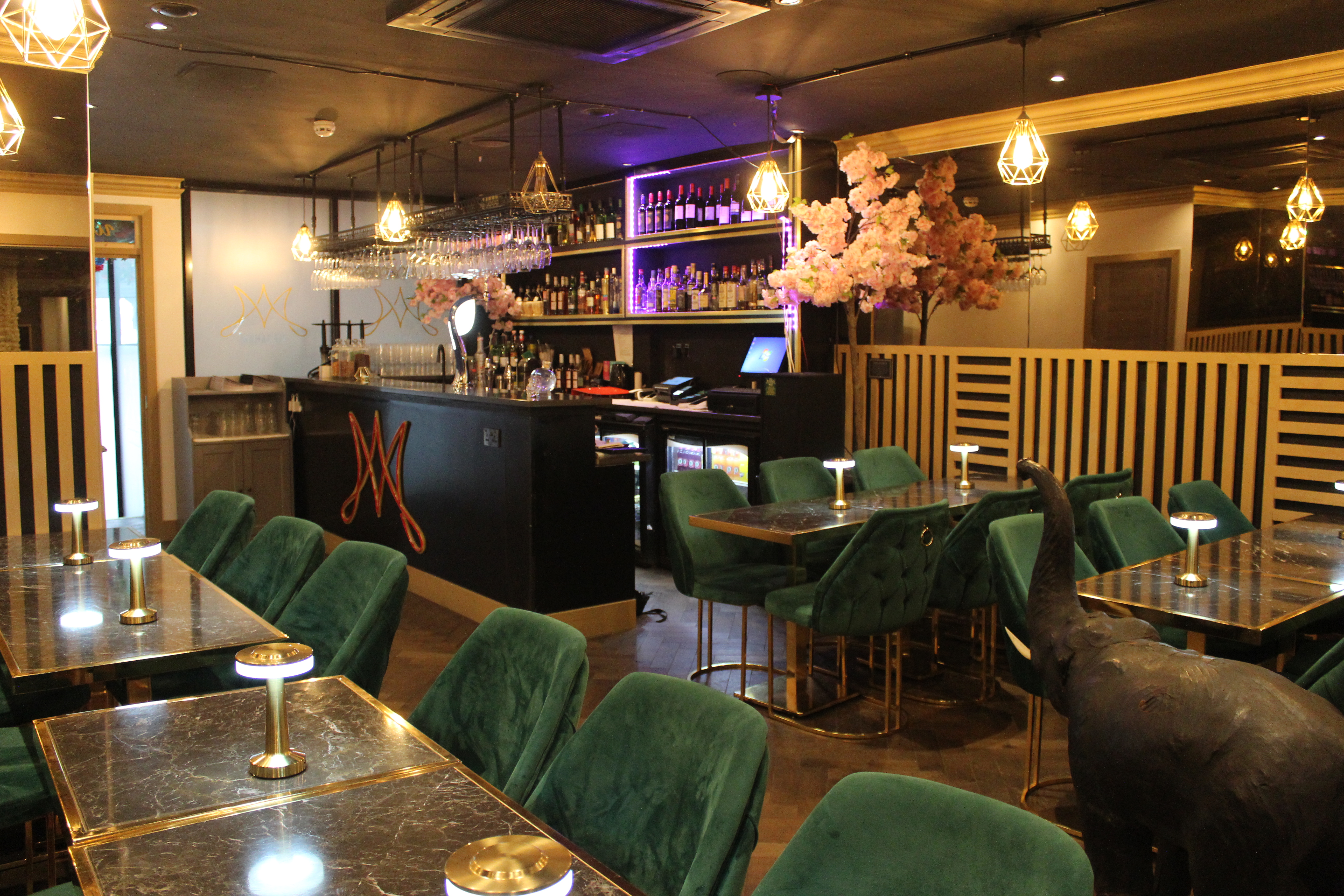 Lounge - v3w3u1cvwl5.JPG