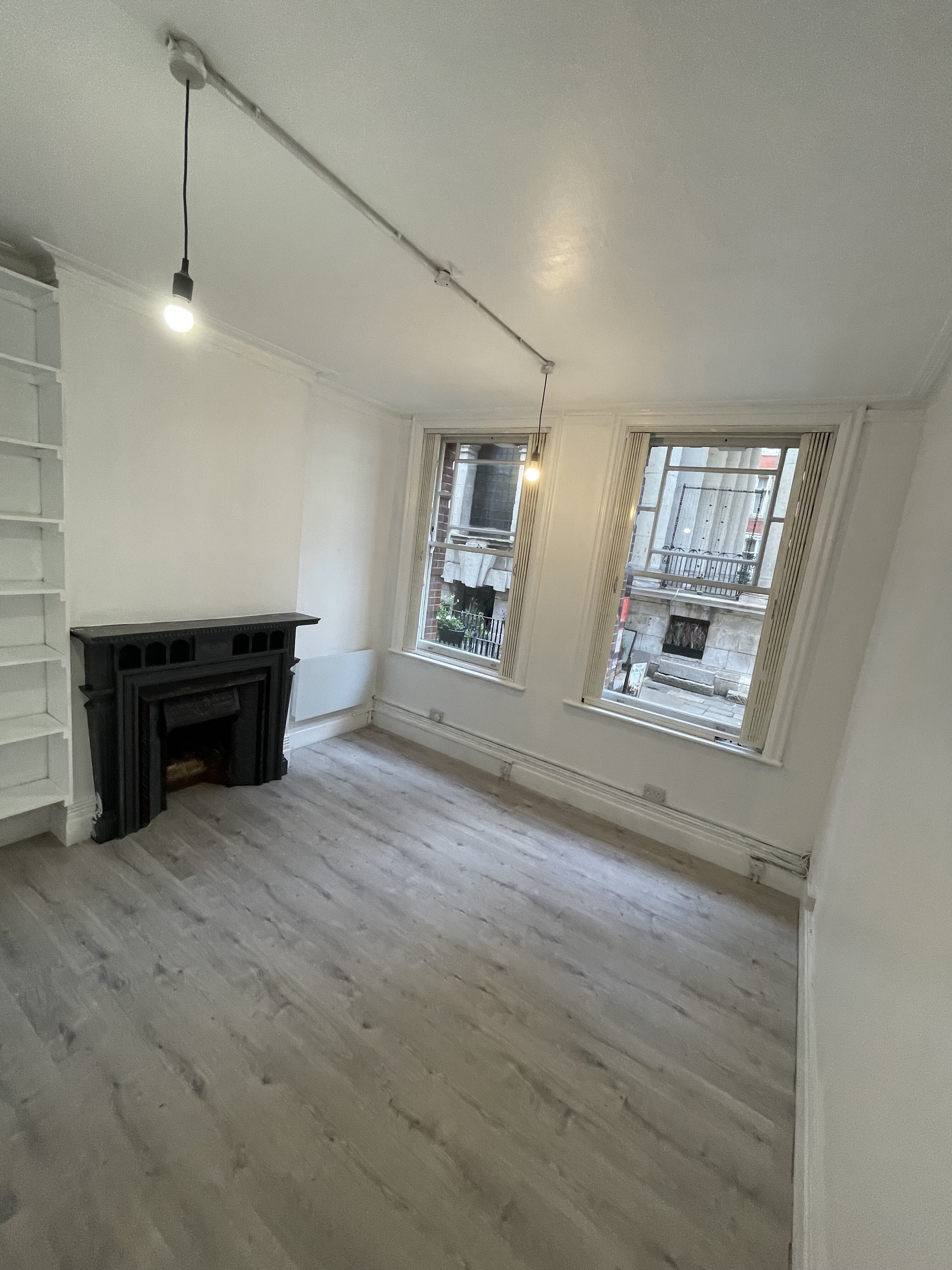 Bright, minimalist room with large windows for meetings and workshops at Saras Venue.