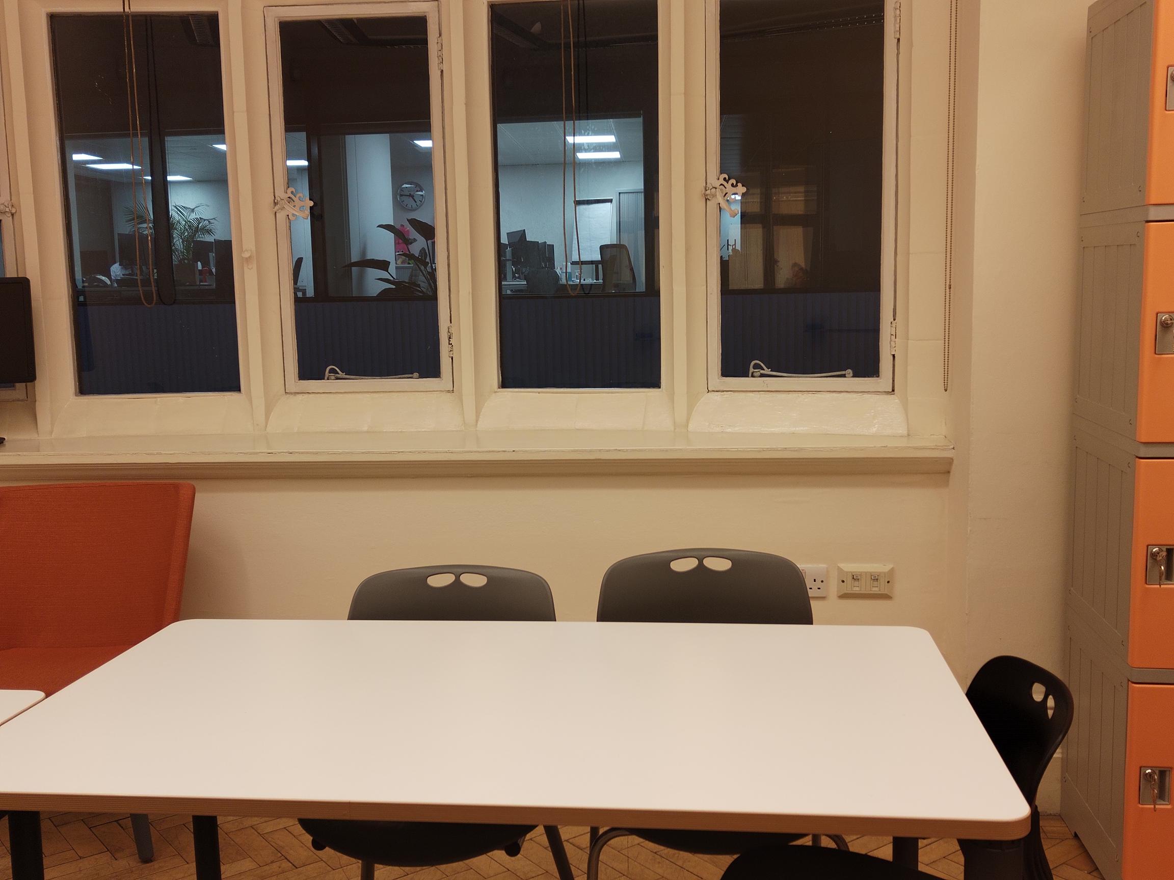 Collaboration Hub in BSC London: bright meeting space with white table for team brainstorming.