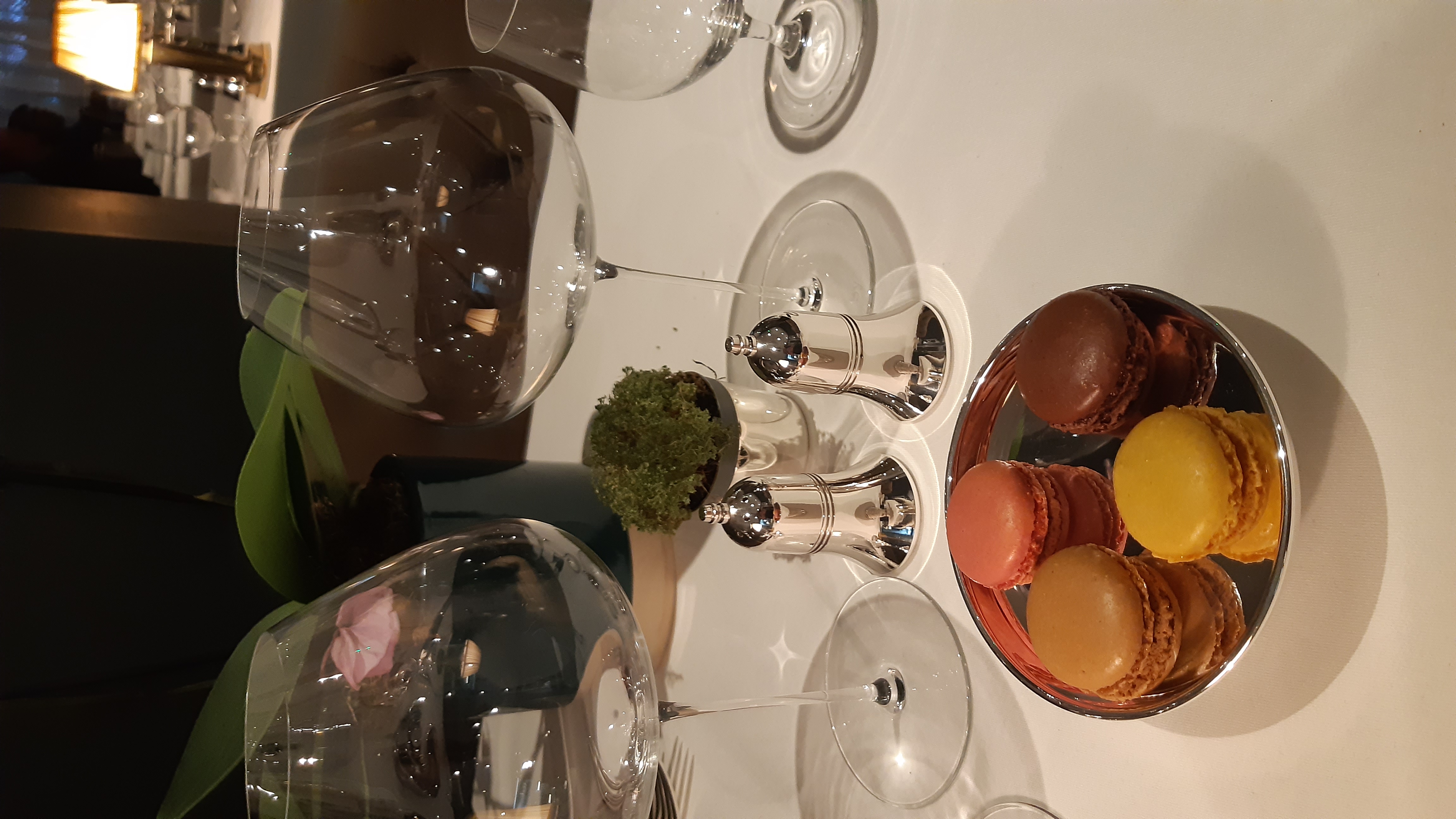 Main Restaurant Area - o0aqyocfxq0.jpg