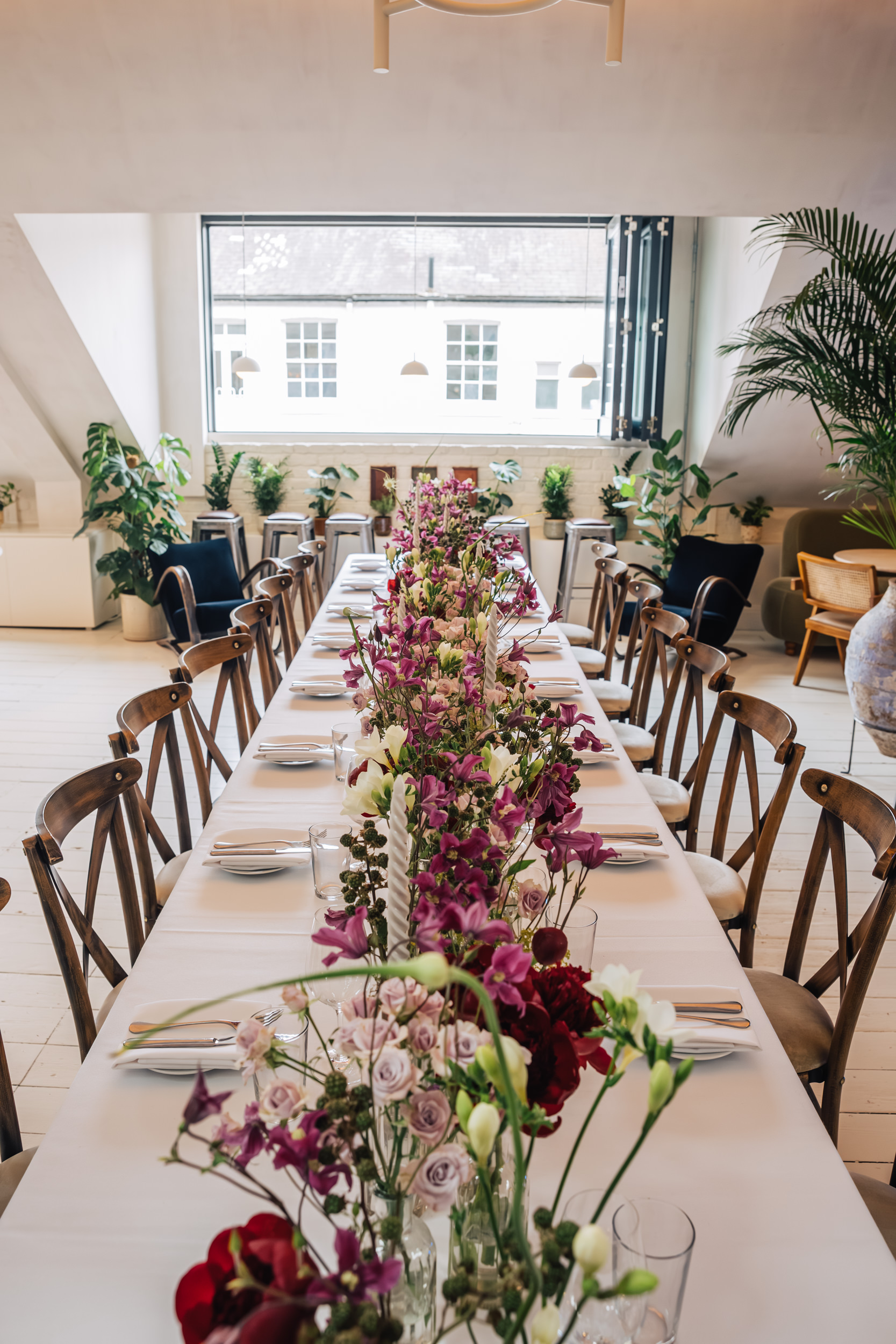 Elegant dining table with floral centerpiece at The Loft in LULA for corporate events.