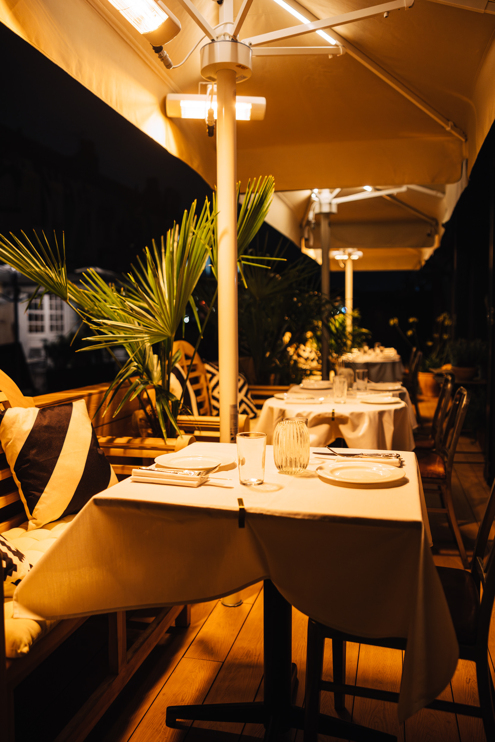 Main Room - ghs2miwmeq3.jpg