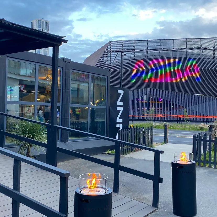 Event Bar at Snoozebox Olympic Park, modern venue for lively gatherings and meetings.