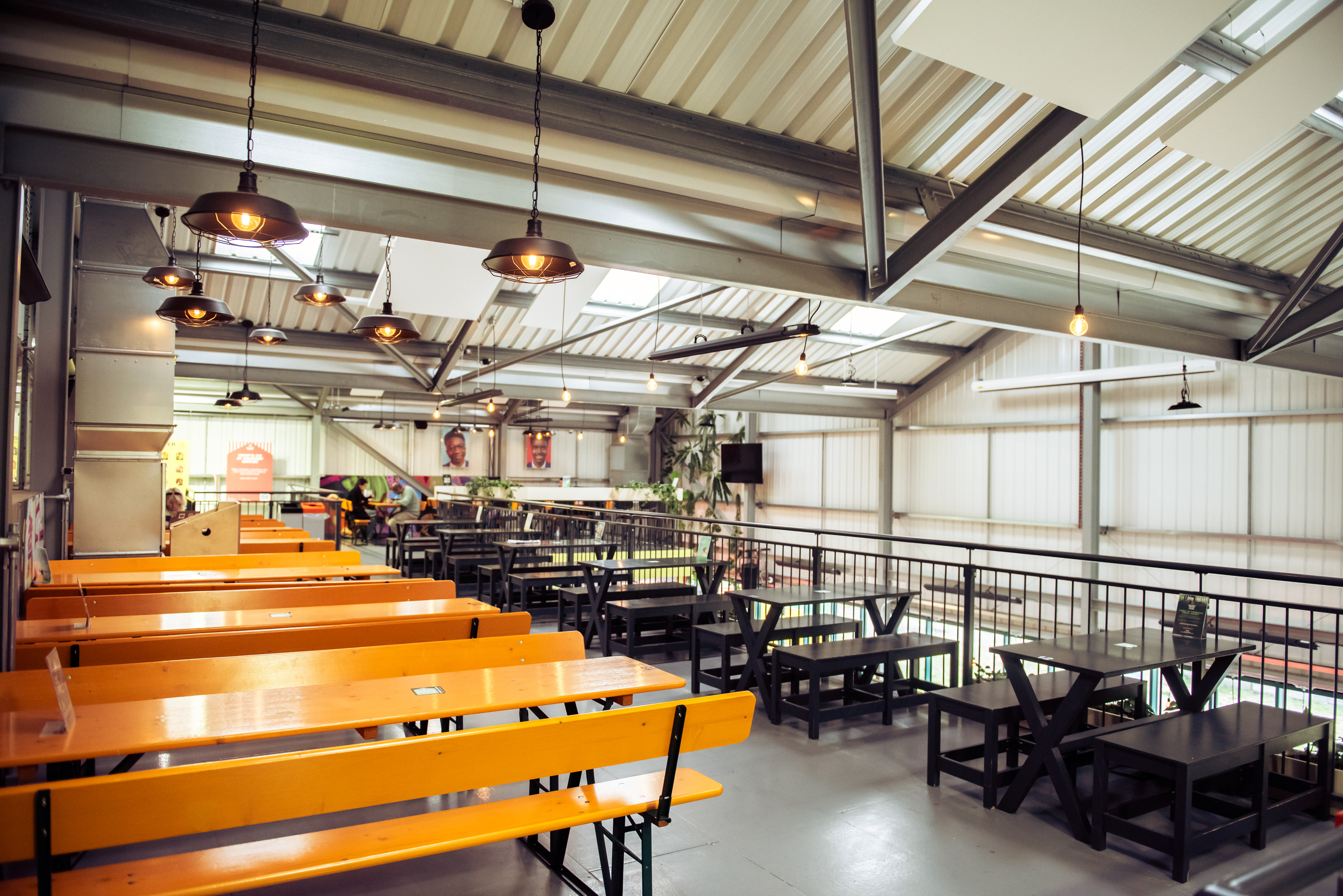 Hackney Bridge - full venue hire - ie2l3onqfaa.jpg