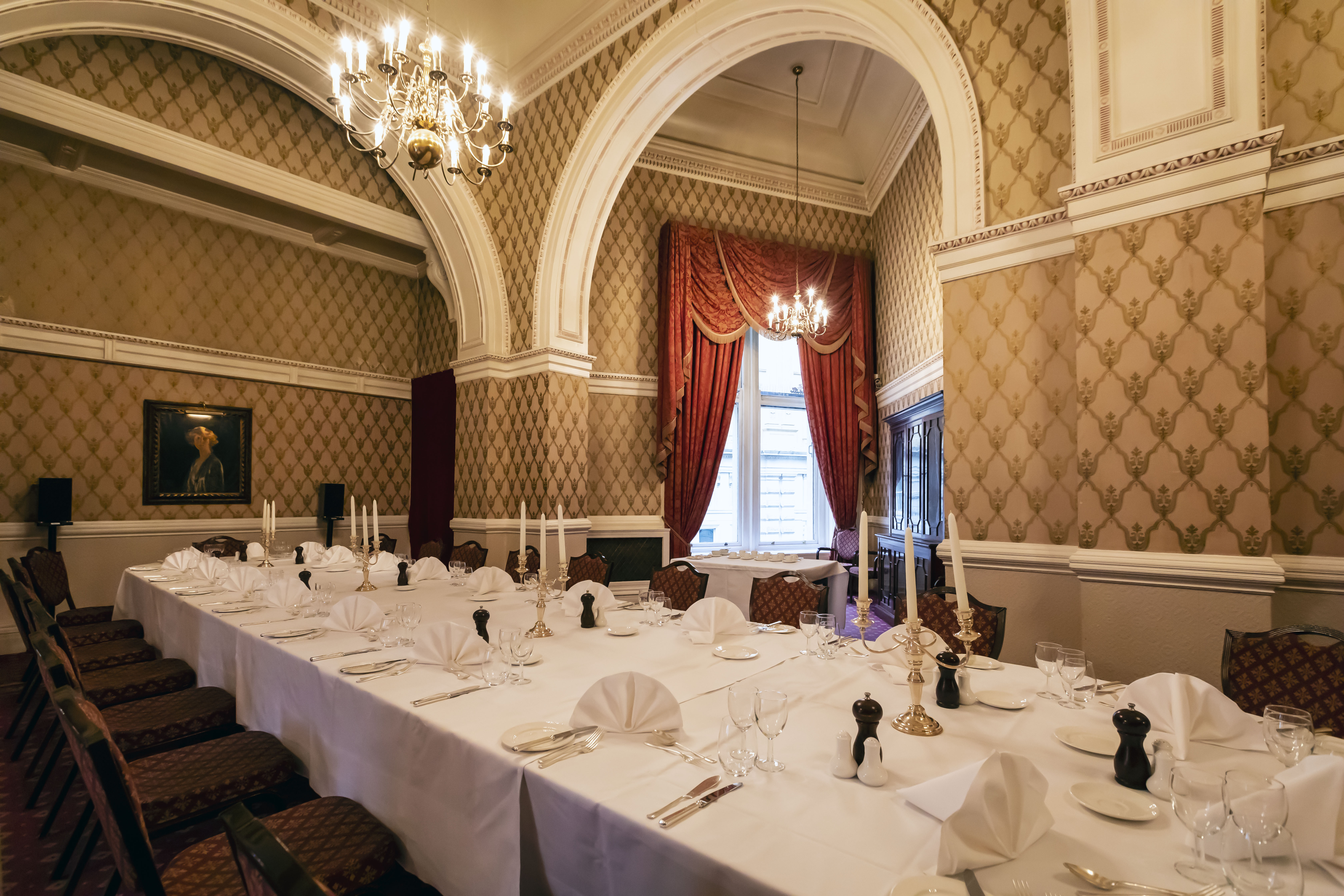 Elegant dining room in Lady Violet Room, ideal for corporate dinners and celebrations.