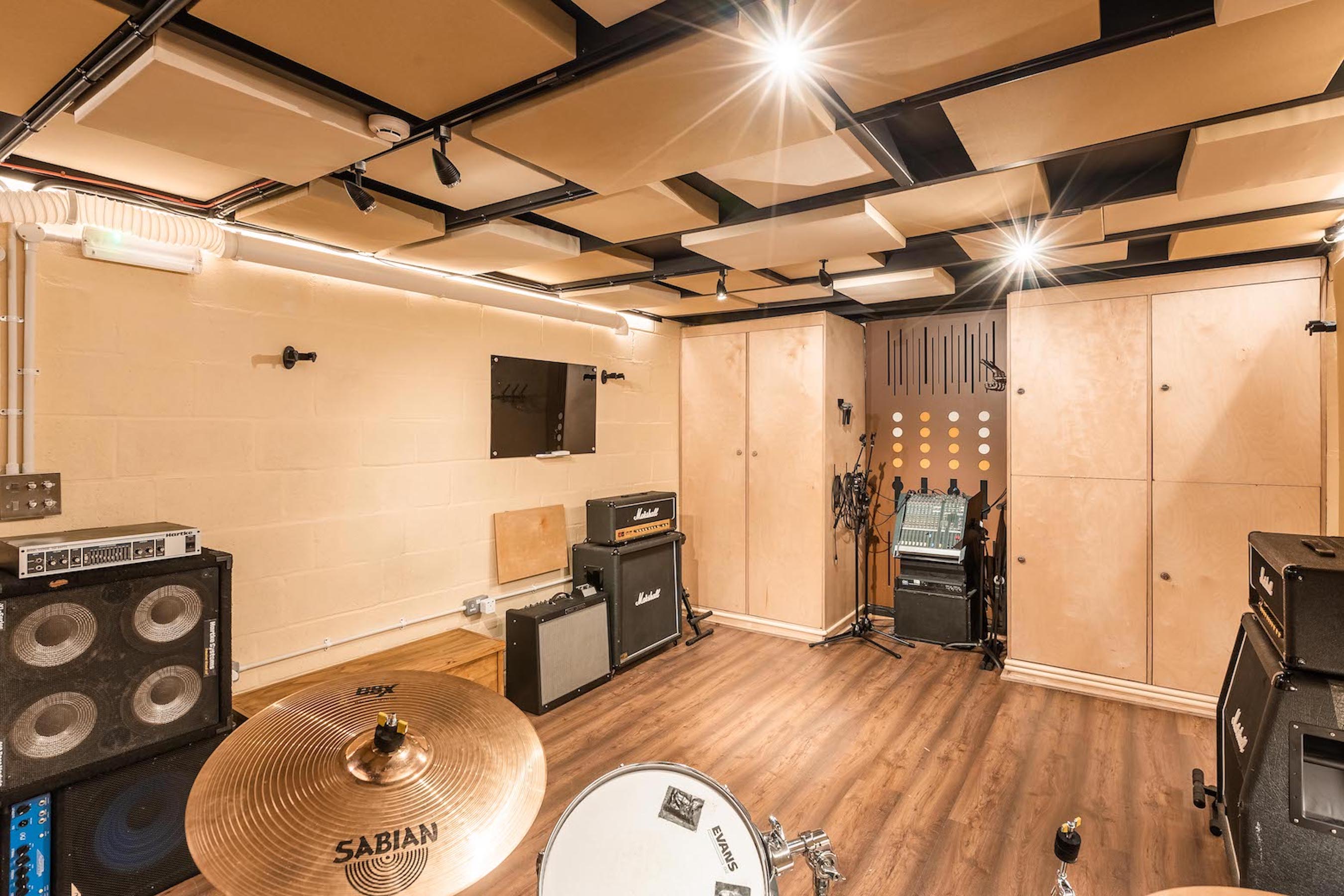 Yellow Hat Studios Ross - 2votanro11d.jpg