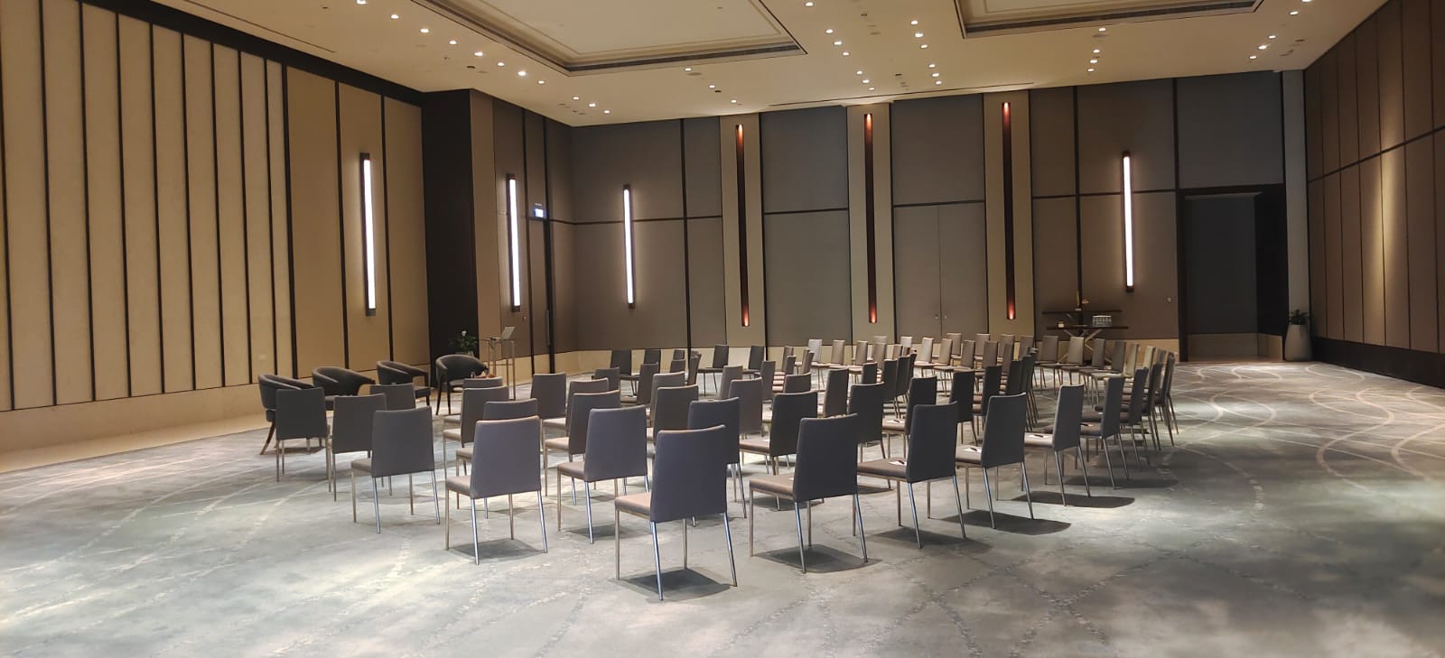 Sky View Ballroom circular meeting space for workshops and collaborative discussions.