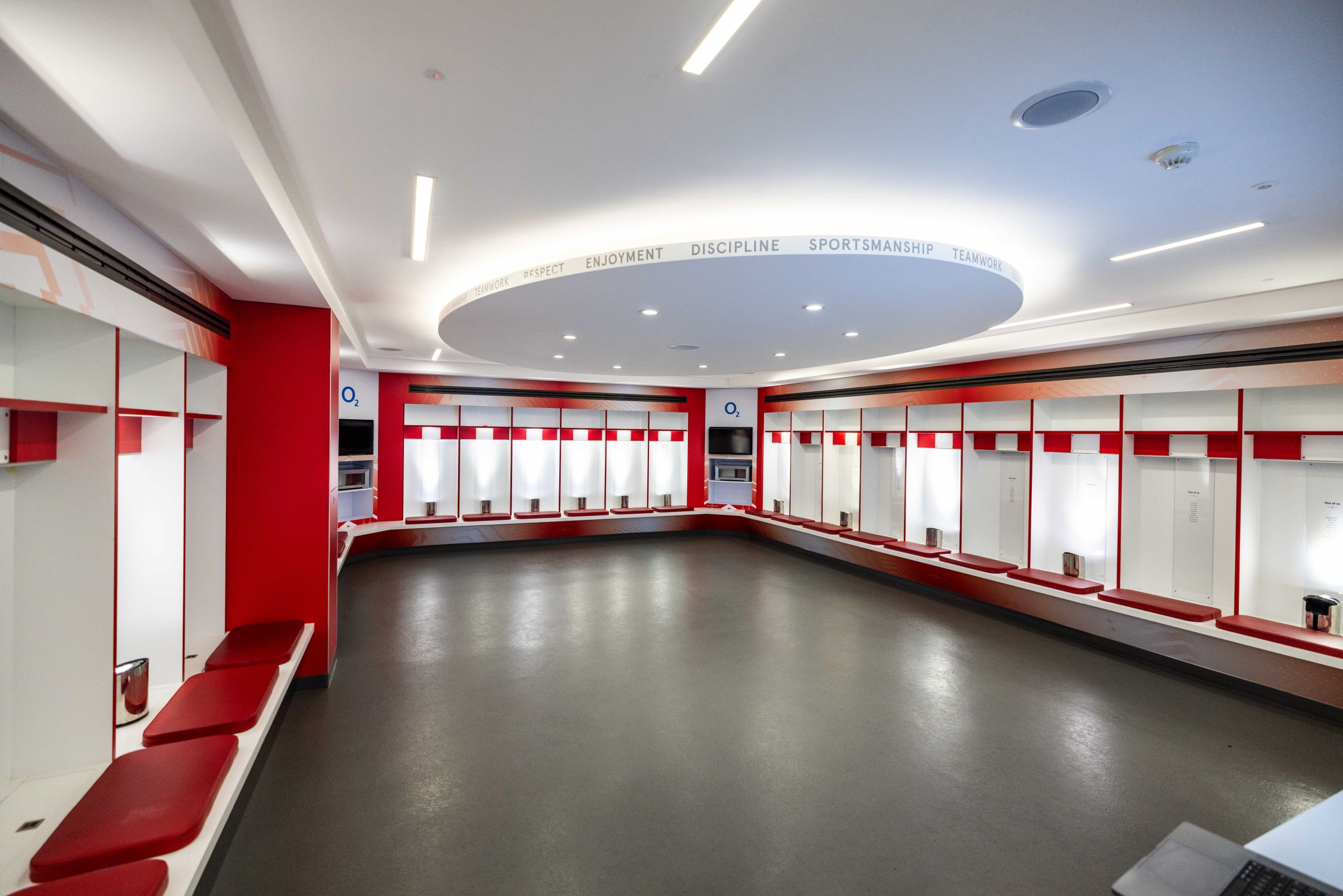 England Changing Room at Twickenham Stadium: modern locker room ideal for events and team-building.