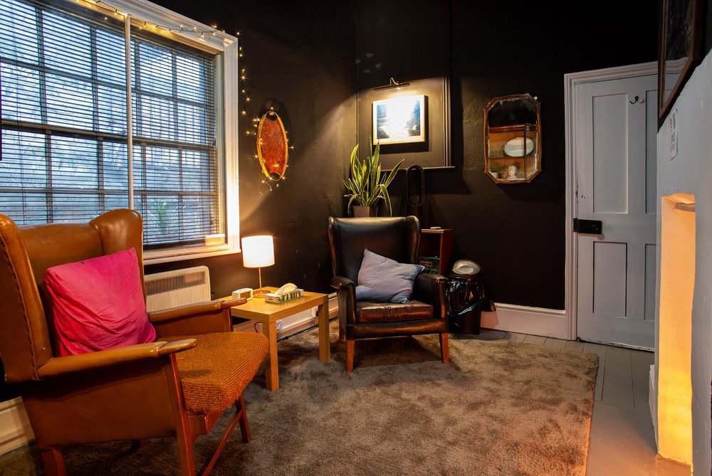 Cozy meeting space in Anomalous Space for brainstorming and team-building activities.