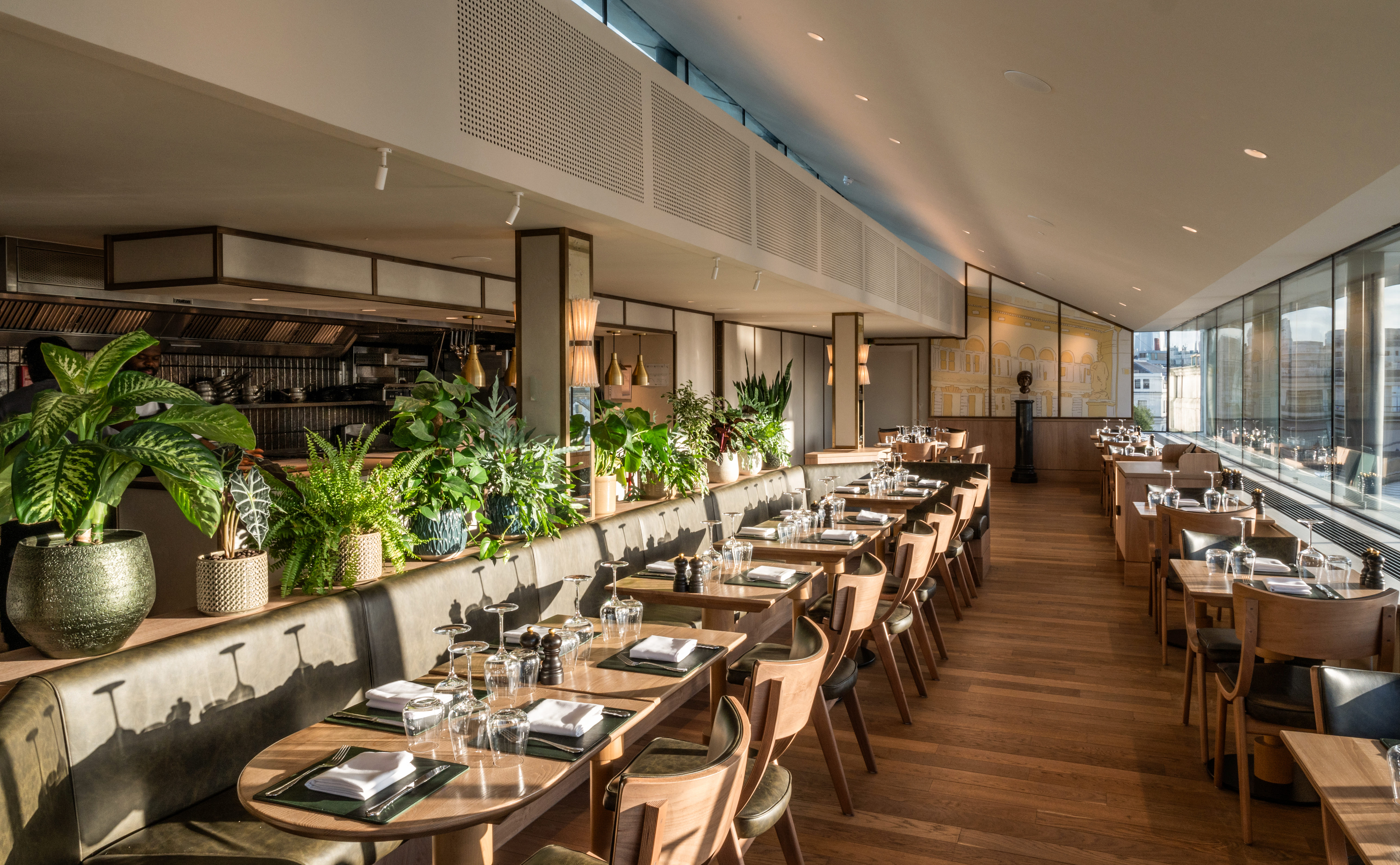 Modern restaurant venue with elegant tables, ideal for events and gatherings.