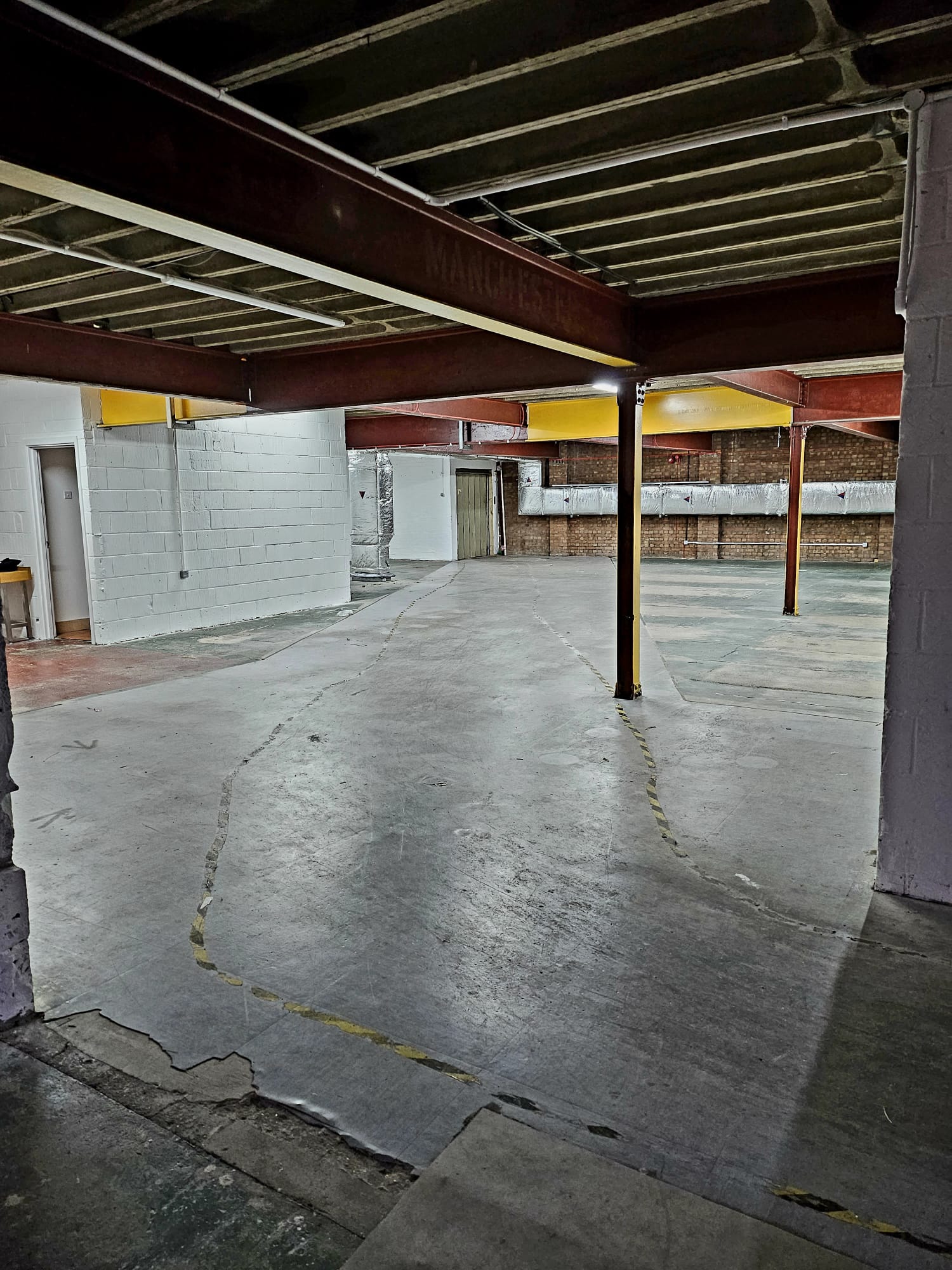 Spacious Warehouse Studio in Catford Mews, ideal for corporate events and workshops.