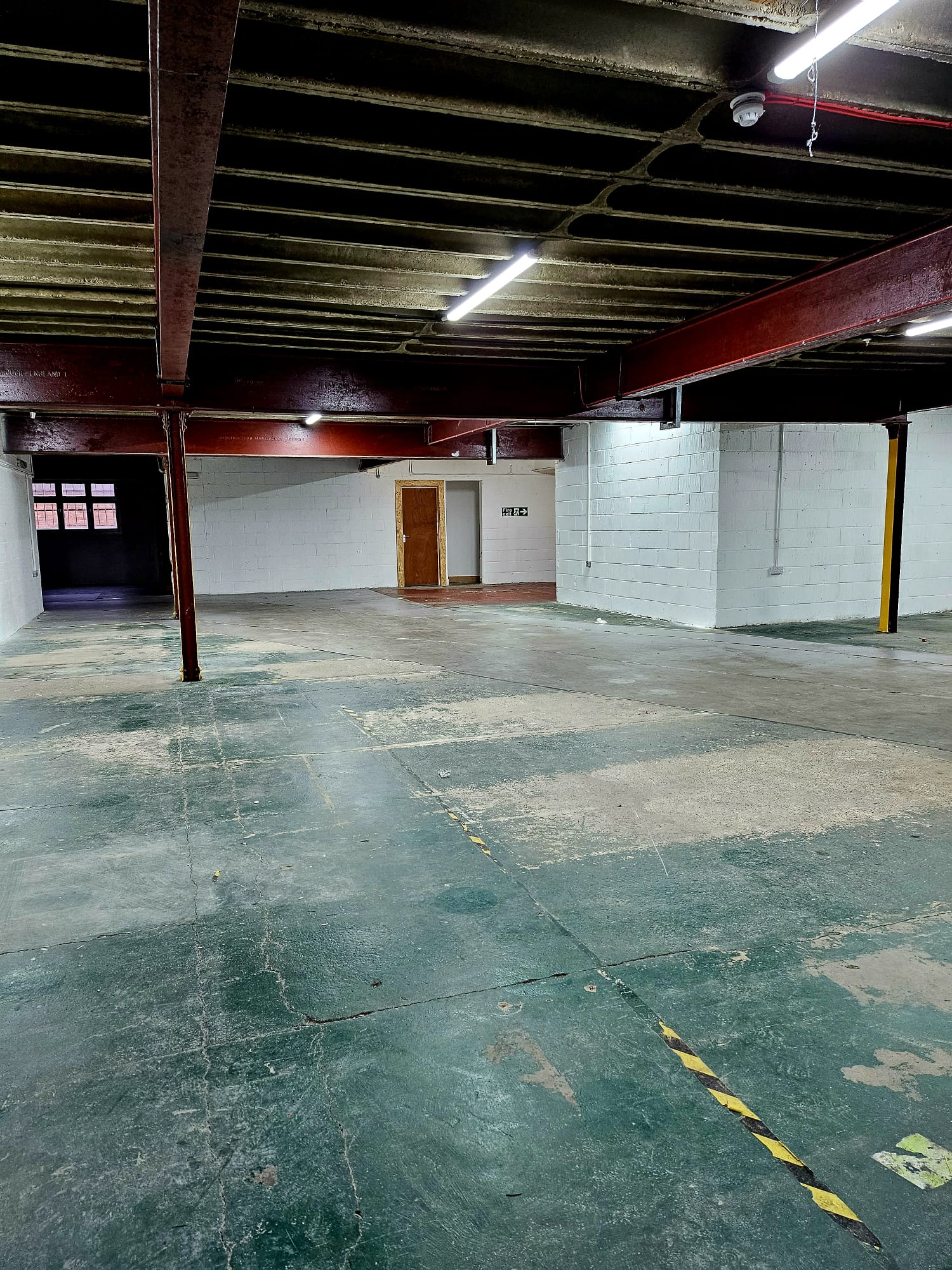 Warehouse Studio - usq505ngrln.jpeg