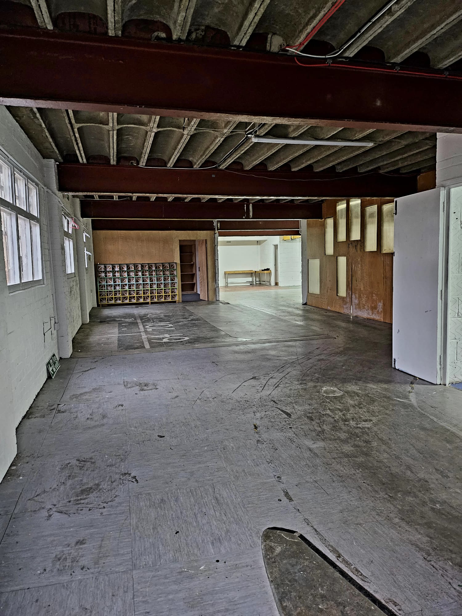 Versatile Warehouse Studio in Catford Mews for meetings and events, featuring natural light.