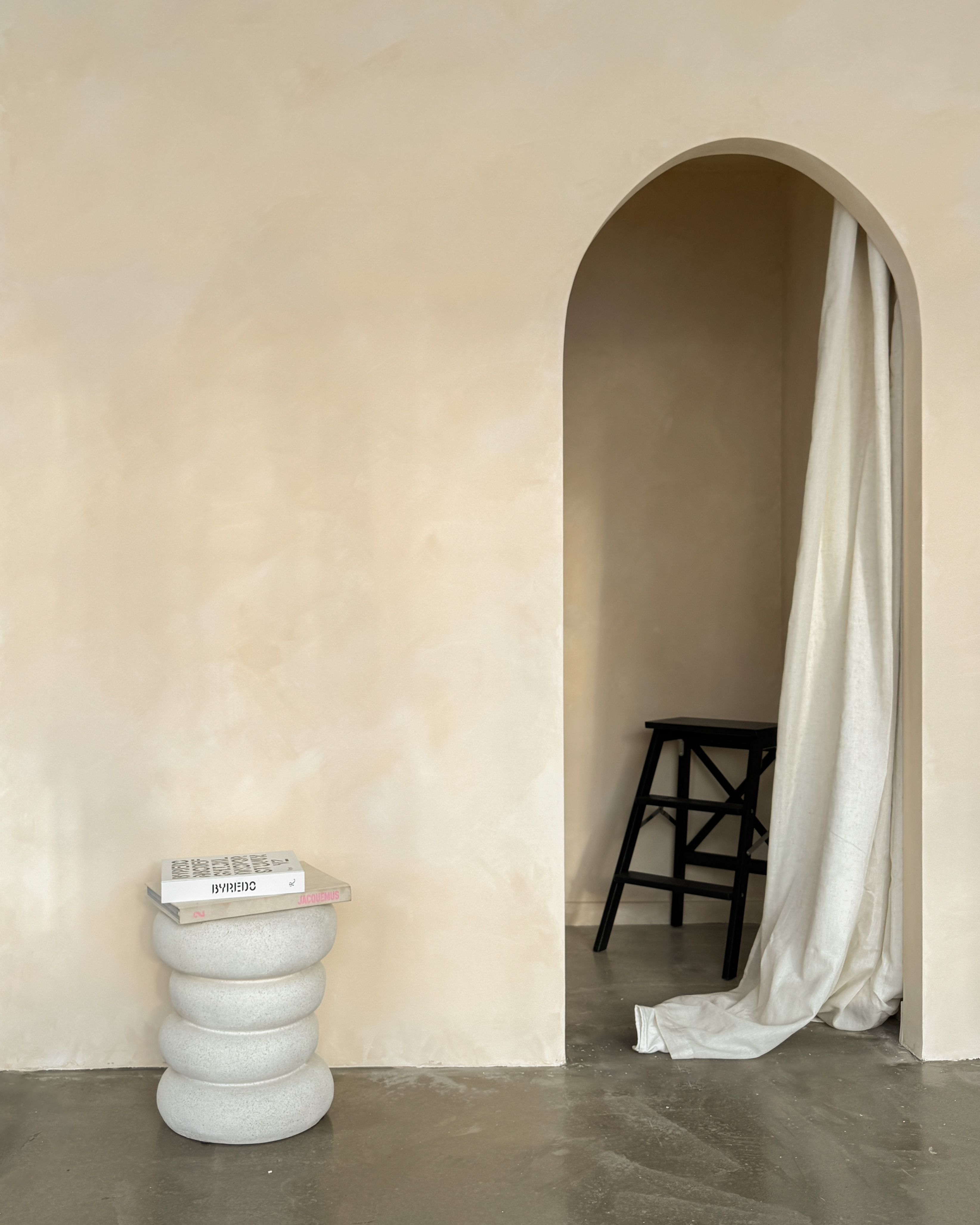 Minimalist event space at Sumei Studios, ideal for intimate gatherings and workshops.