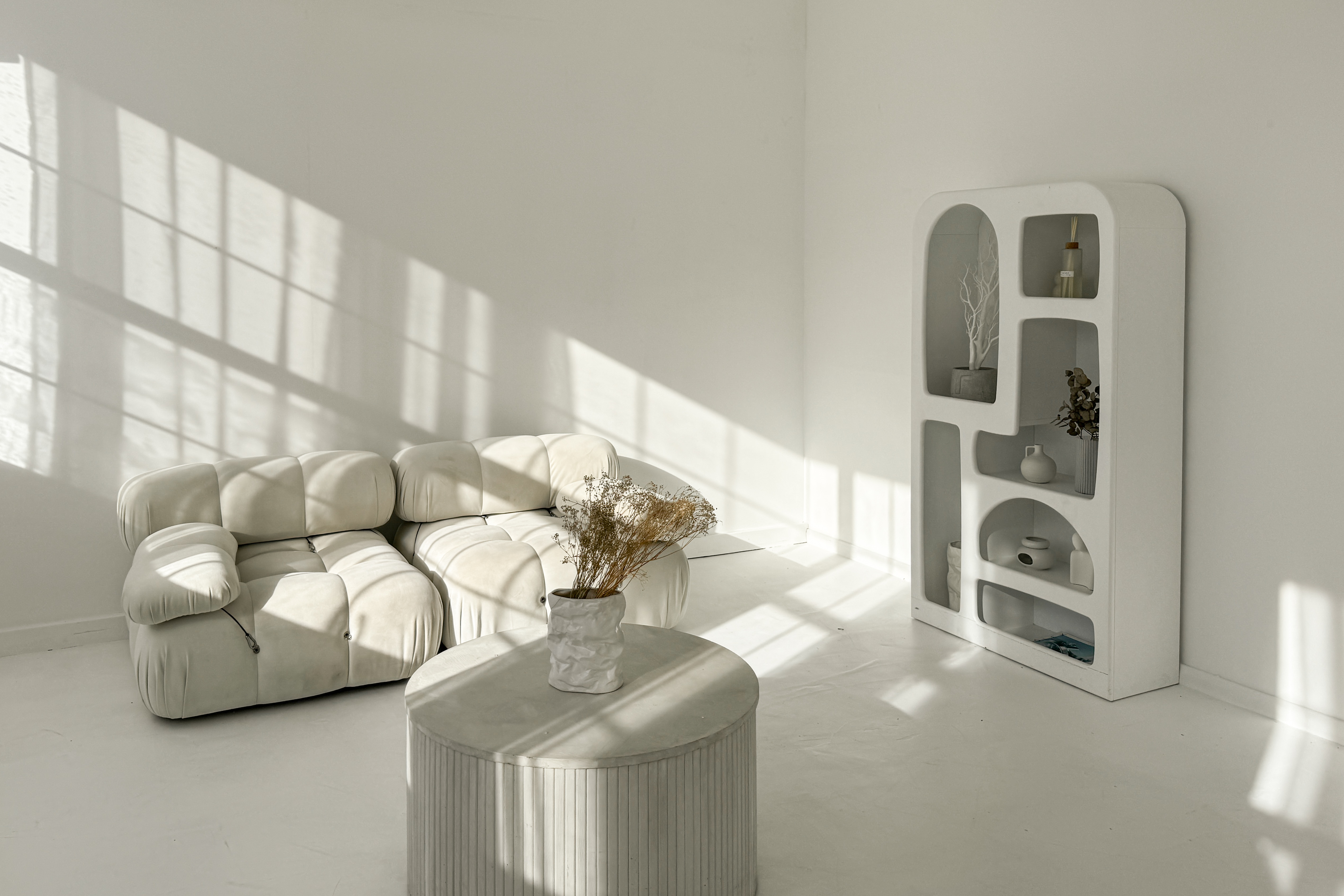 Minimalist meeting space with cozy seating for creative workshops at Sumei Studios.