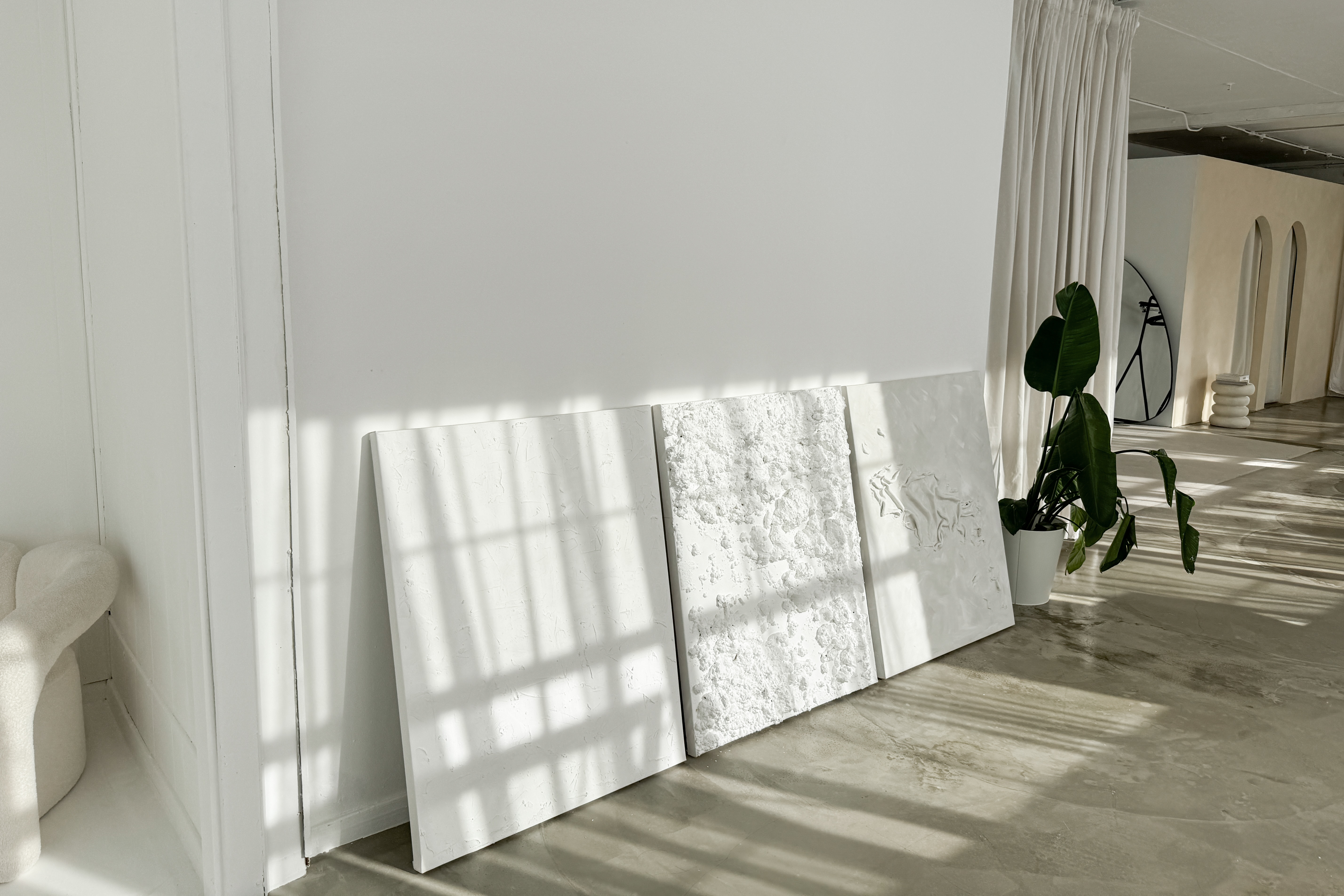 Versatile event space with natural light, ideal for corporate meetings and social gatherings.