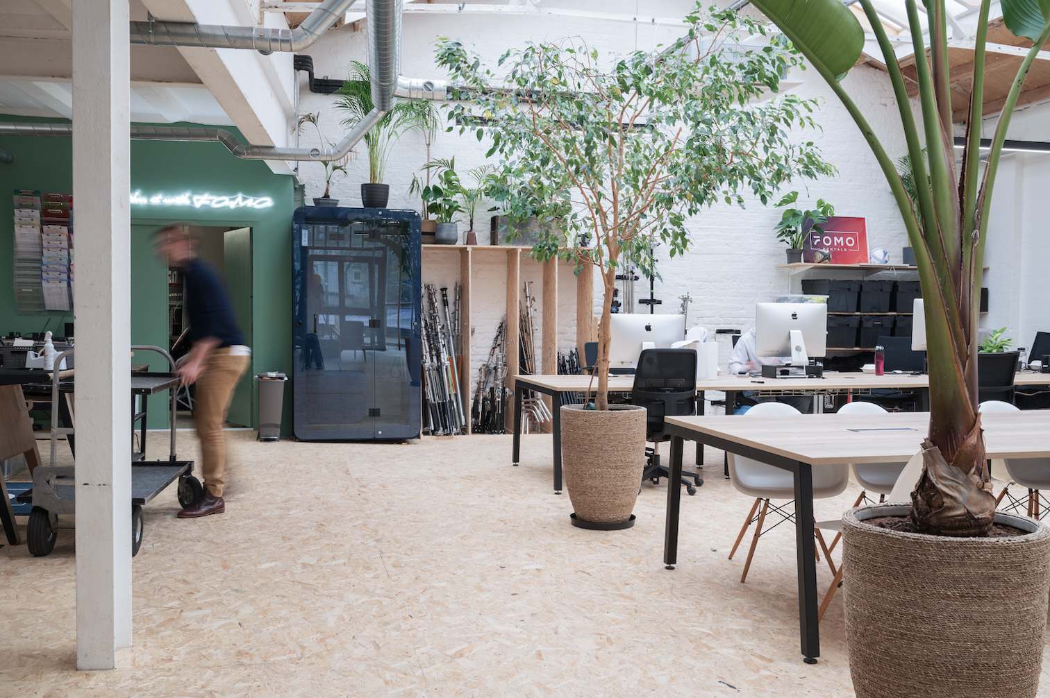 Modern open workspace in FOMO House, perfect for creative meetings and events.