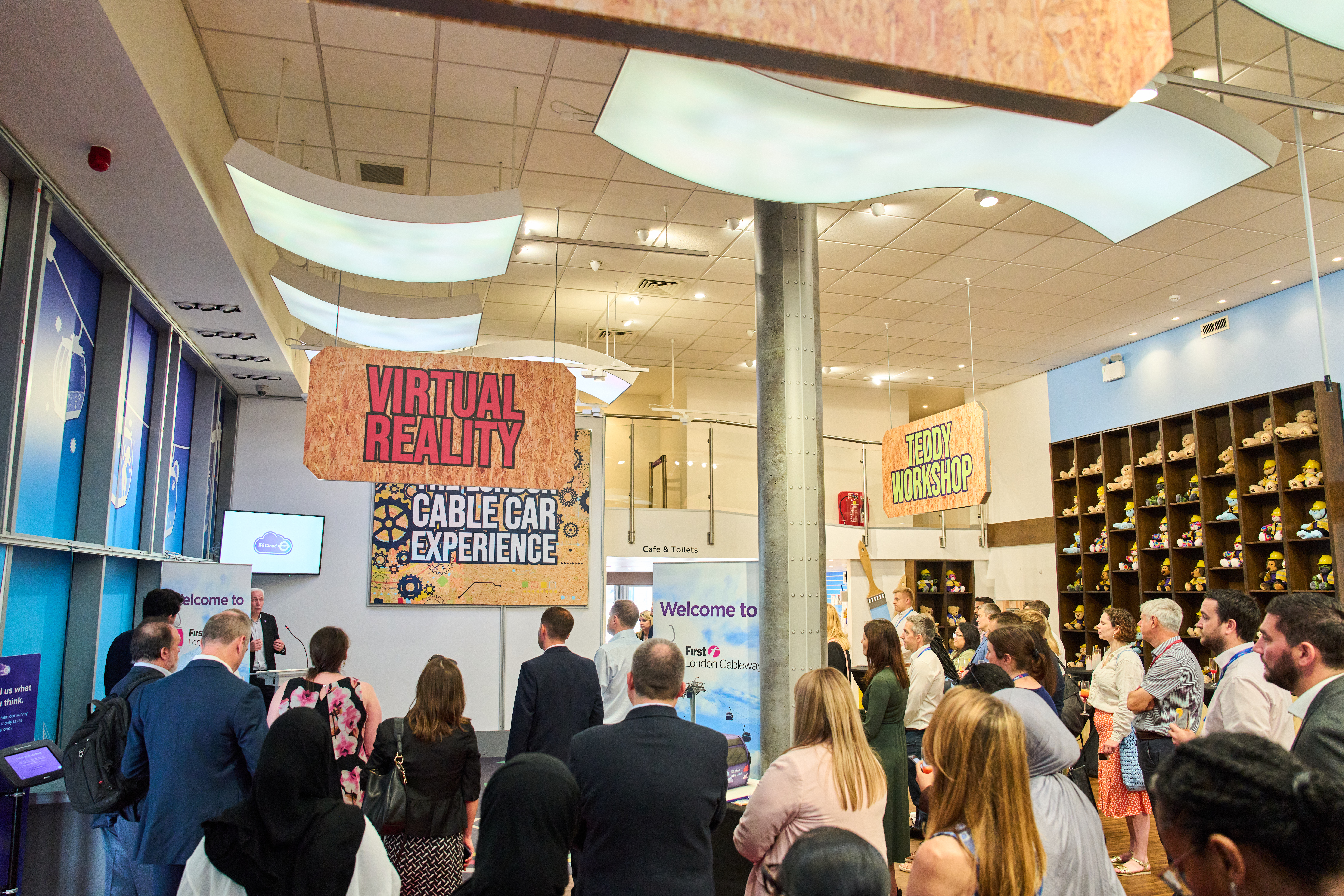 Main Hall London Cable Car: dynamic meeting space for tech workshops and networking.