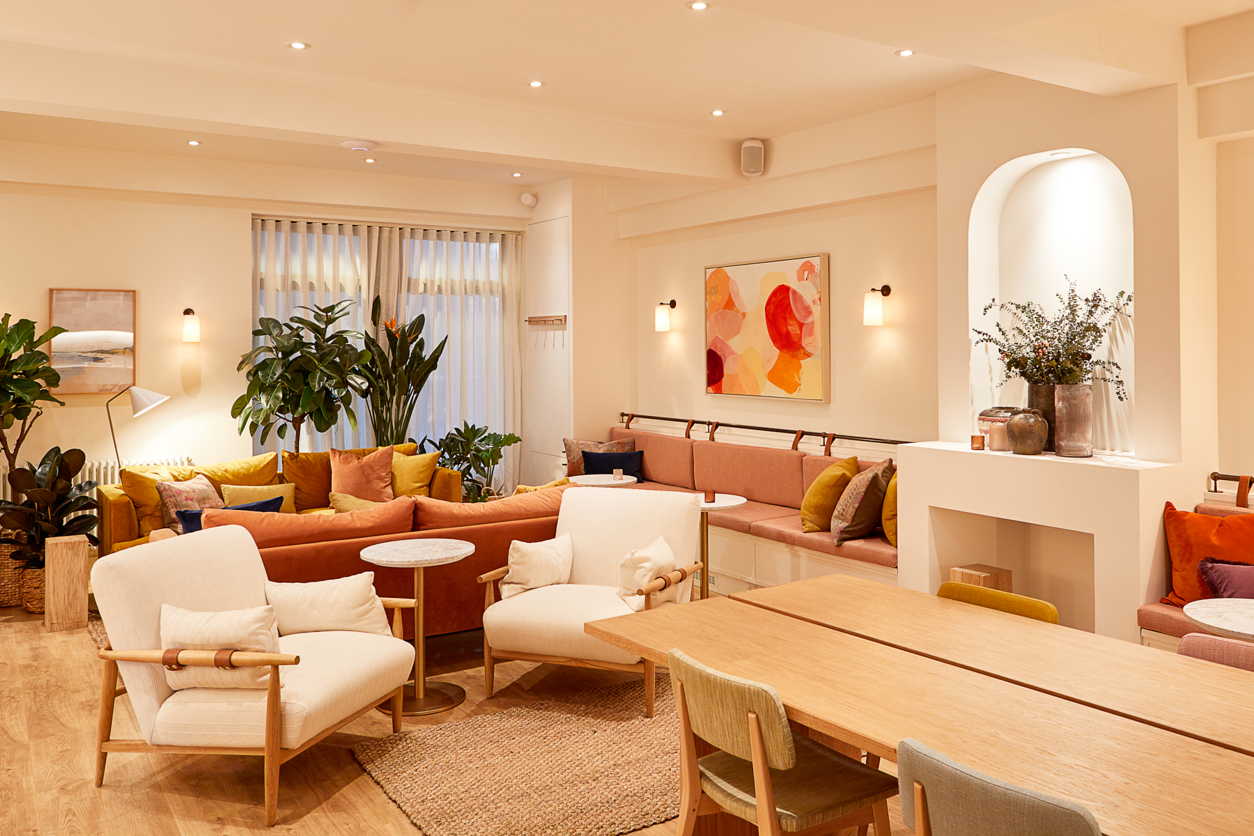 Stylish event space with warm colors, ideal for gatherings and meetings.