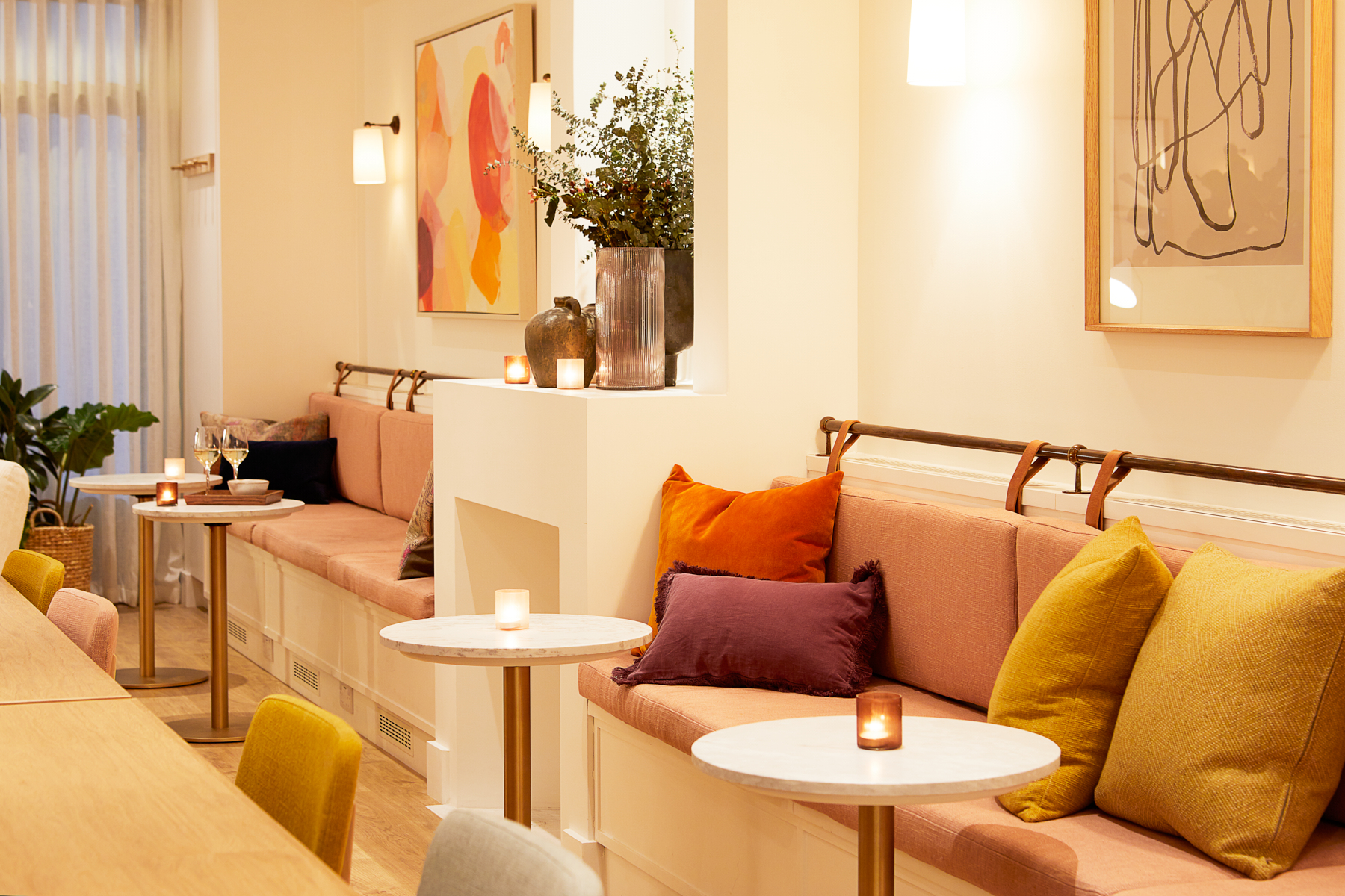Stylish lounge with soft seating, ideal for networking events and informal meetings.