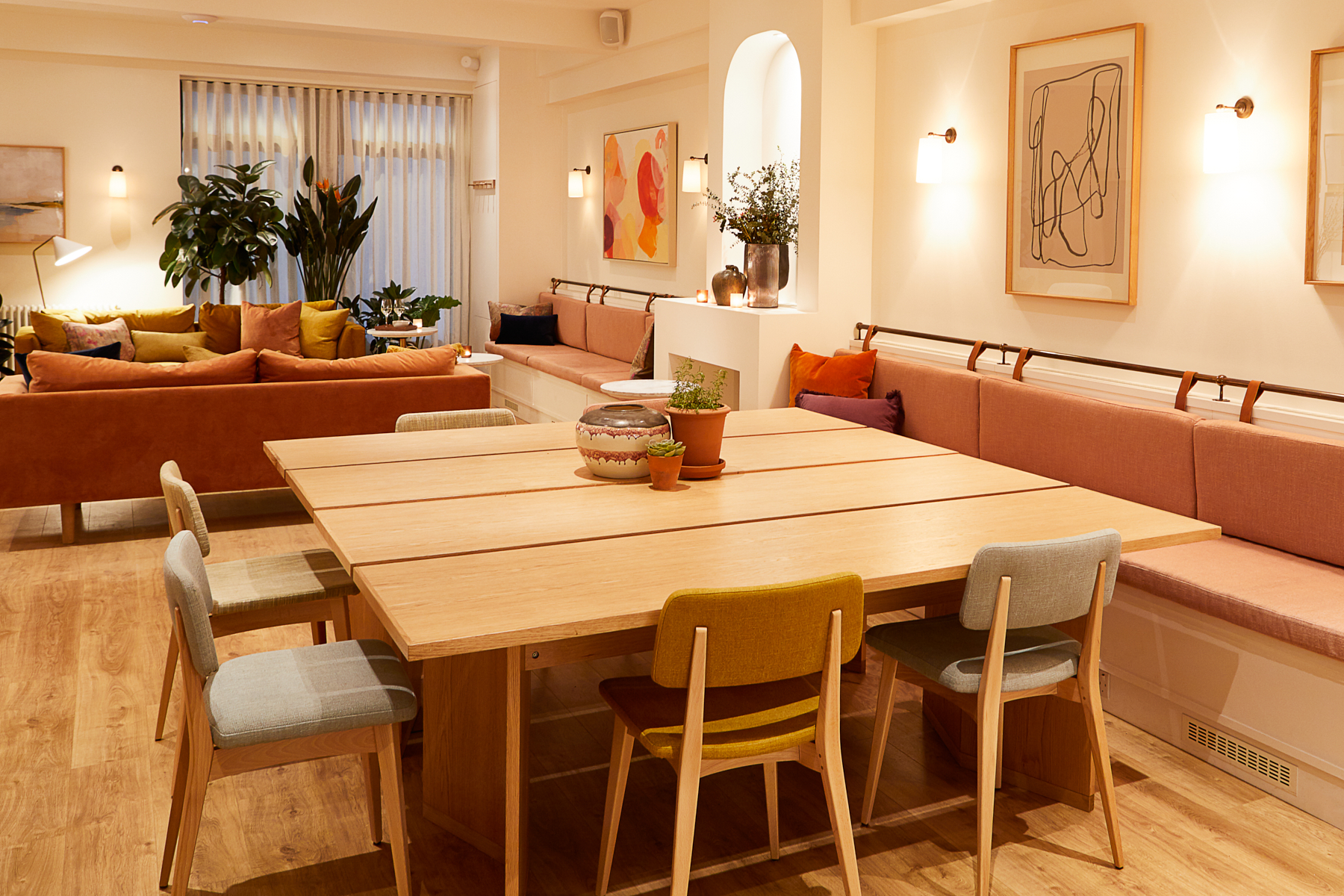 The Lounge - 4mtyb4skwwr.jpg