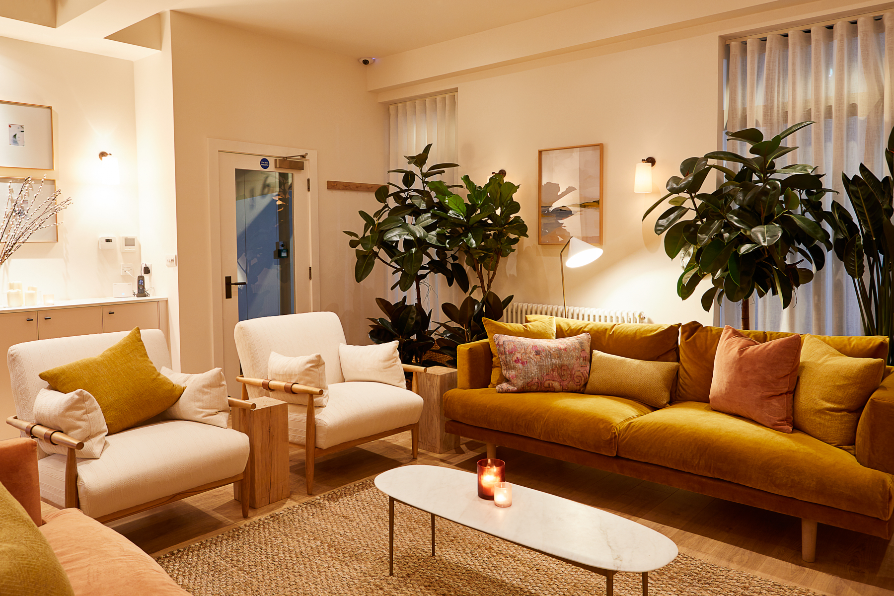 The Lounge - zfae3avkbqo.jpg