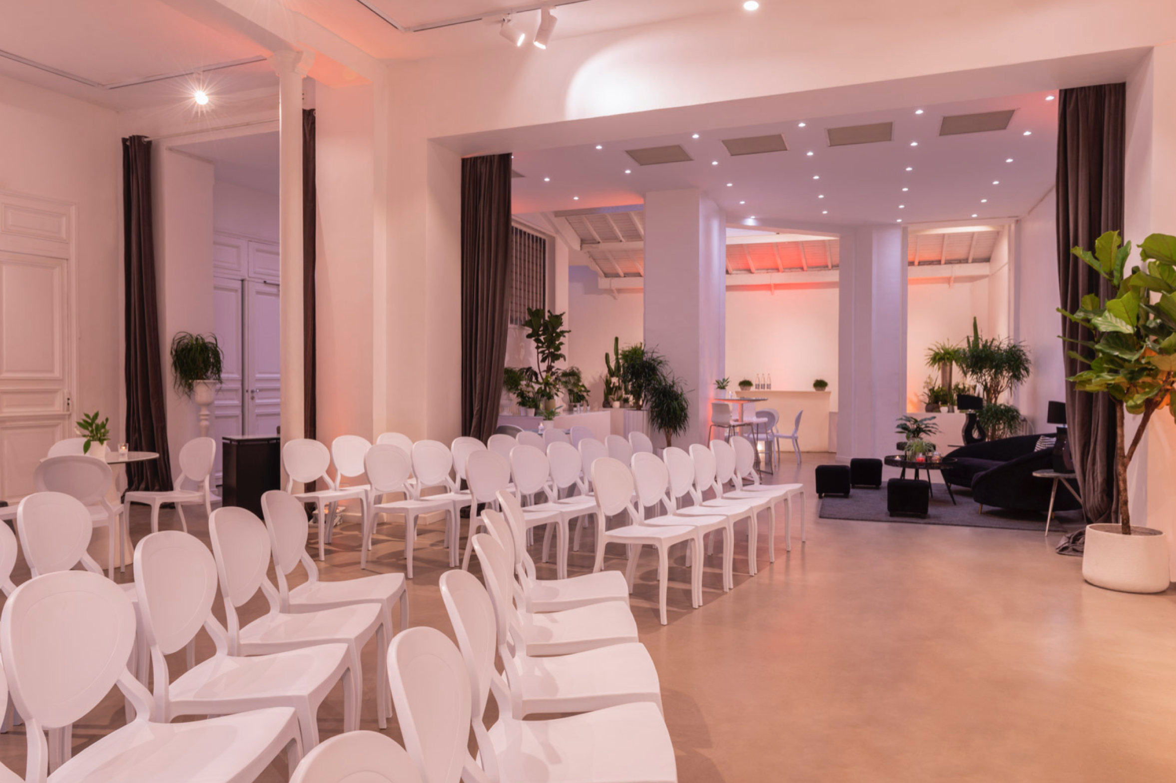 Modern event space at Atelier Les Salons Hoche, ideal for presentations and workshops.