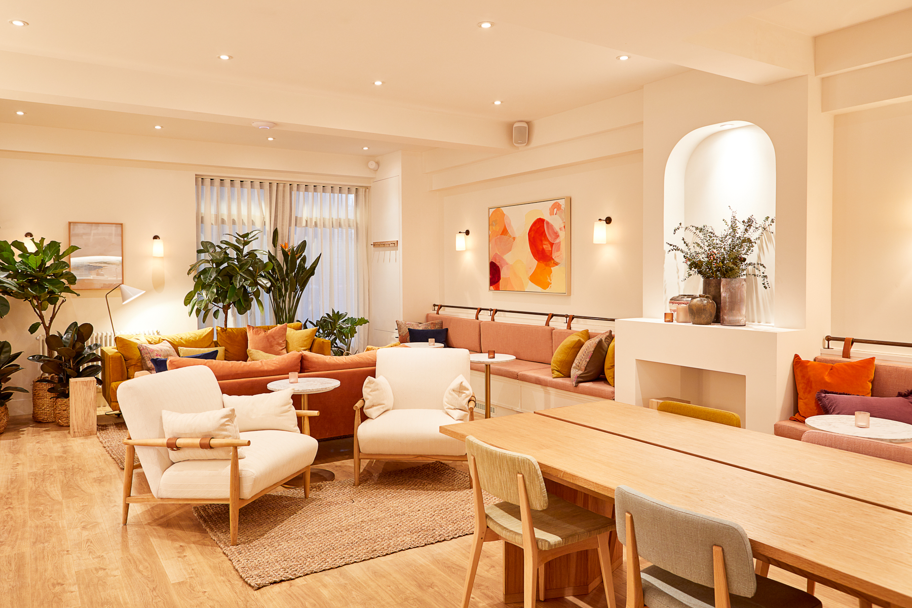 The Lounge - ahuj0nphicr.jpg