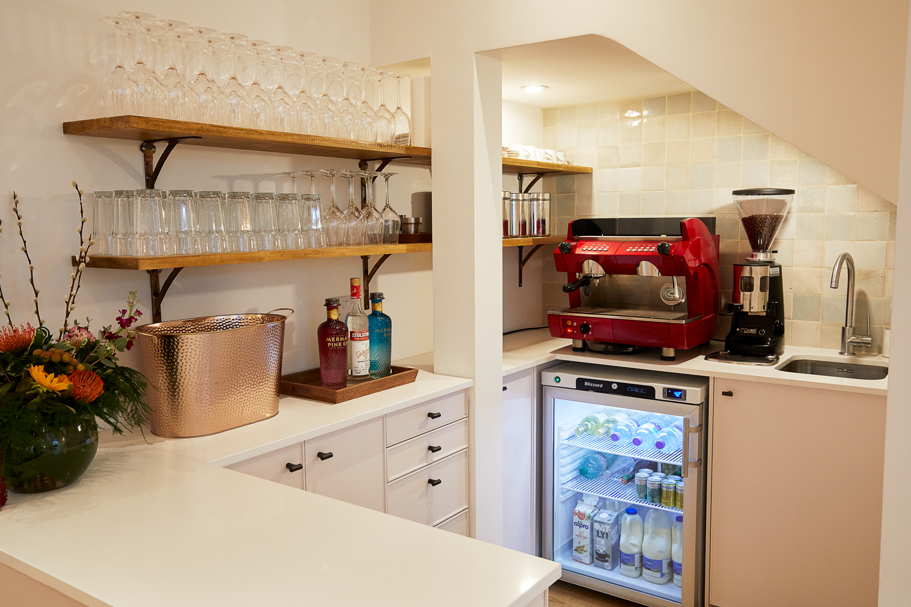 The Lounge - aiomwflrsba.jpg