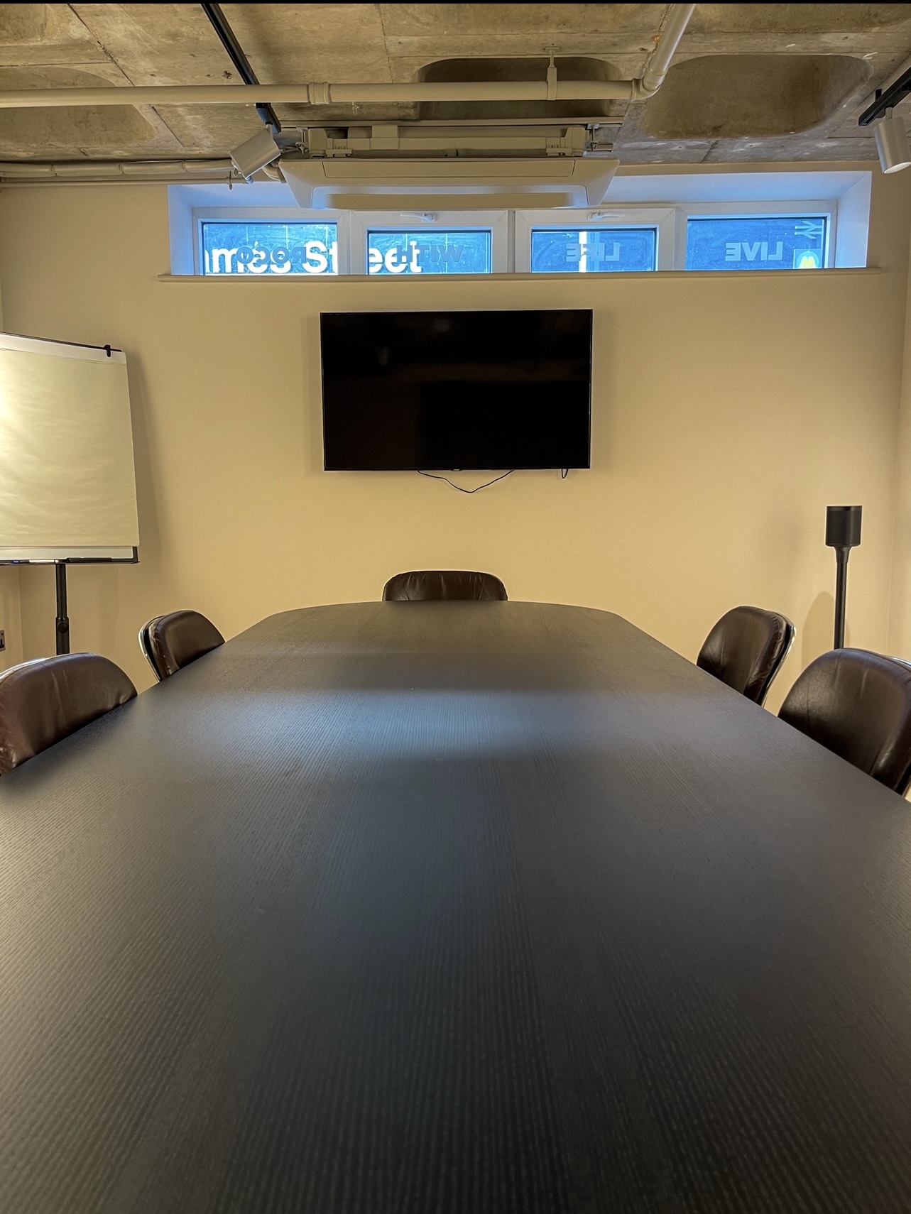 Modern Roco Meeting Room with large table, ideal for conferences and collaborative events.