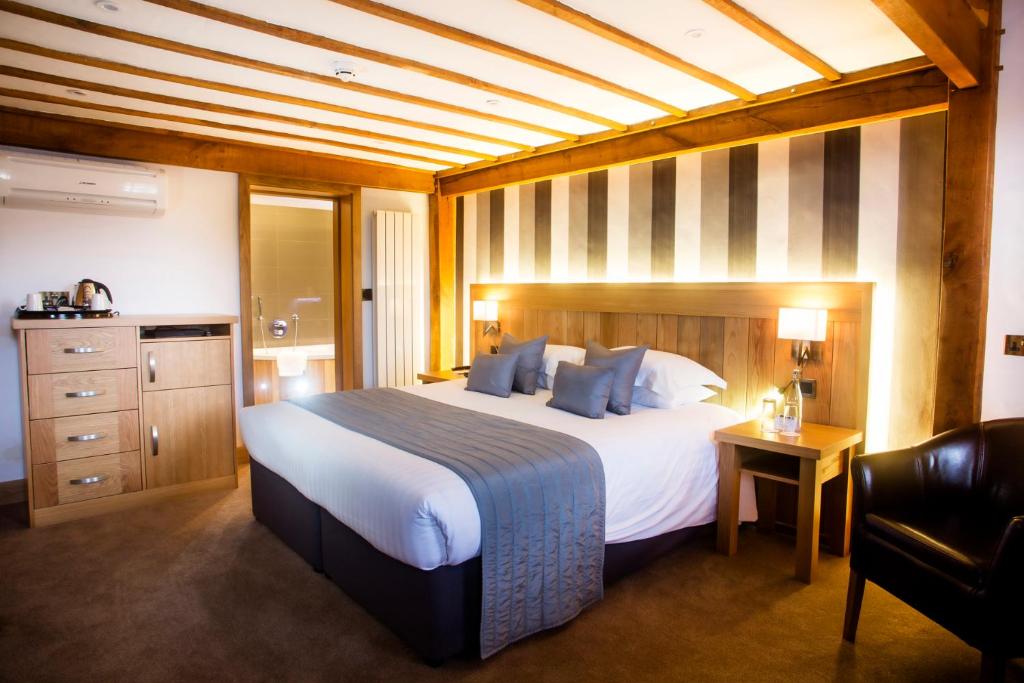 Meadow Barn hotel room with king-sized bed, ideal for conferences and events.