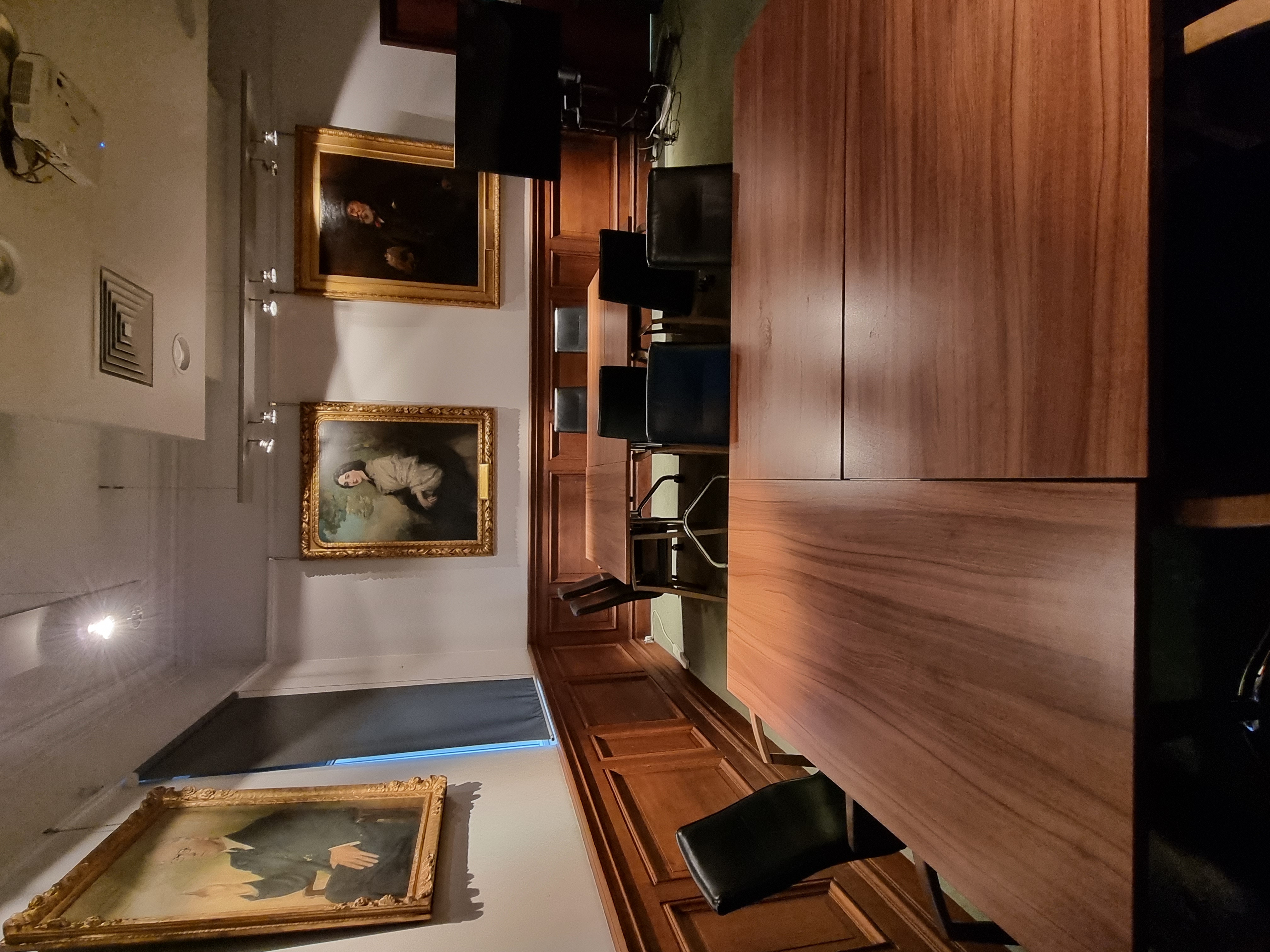 Council Room - ed760123-f5a9-474a-878b-ed05503640b1.jpg